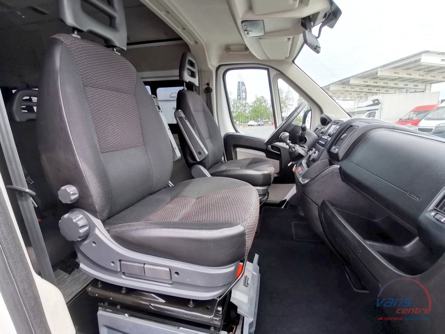 Peugeot BOXER 2.2HDI/96KW L2H2/ 8 MÍST/ NEZ.TOPENÍ/ TAŽNÉ 