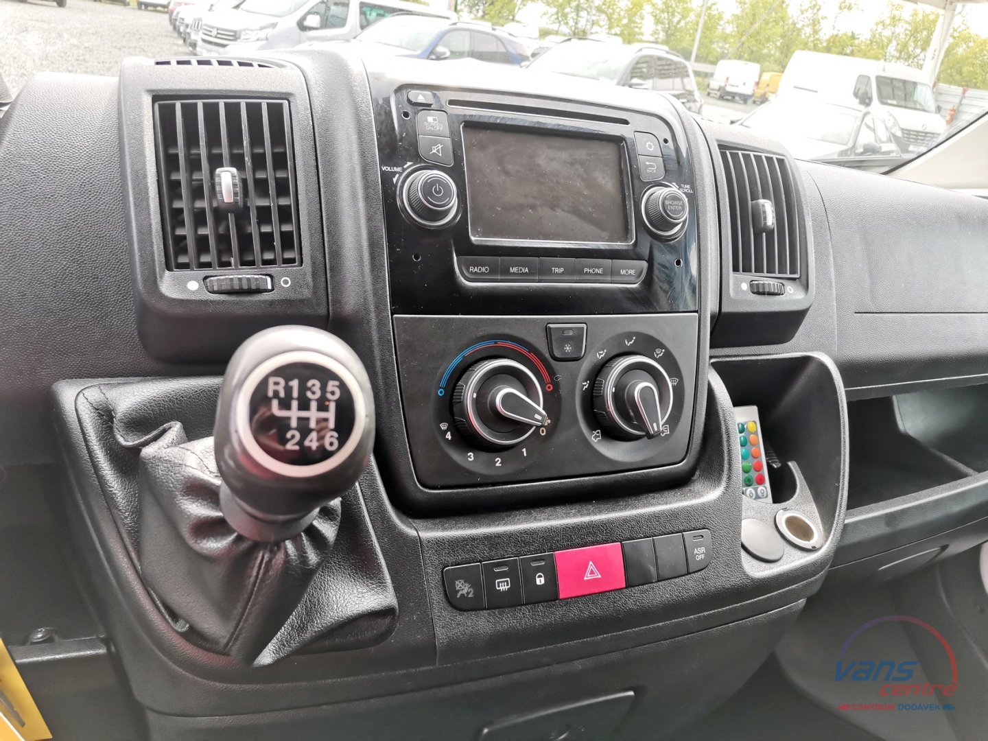 Peugeot BOXER 2.2HDI/96KW L2H2/ 8 MÍST/ NEZ.TOPENÍ/ TAŽNÉ 