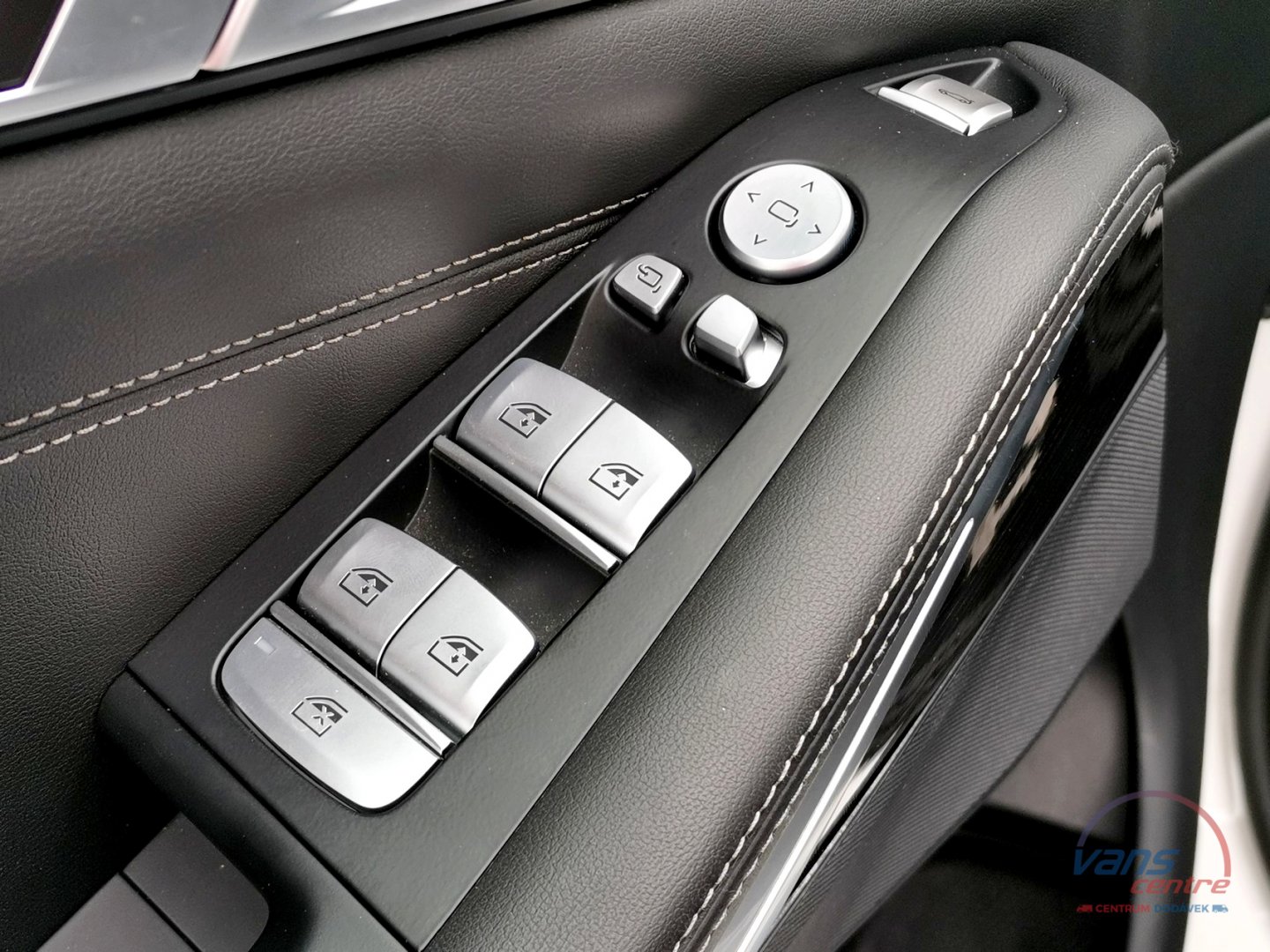 BMW X7 XDRIVE 40D M SPORT/ 7 MÍST/ ČR/1.MAJ.