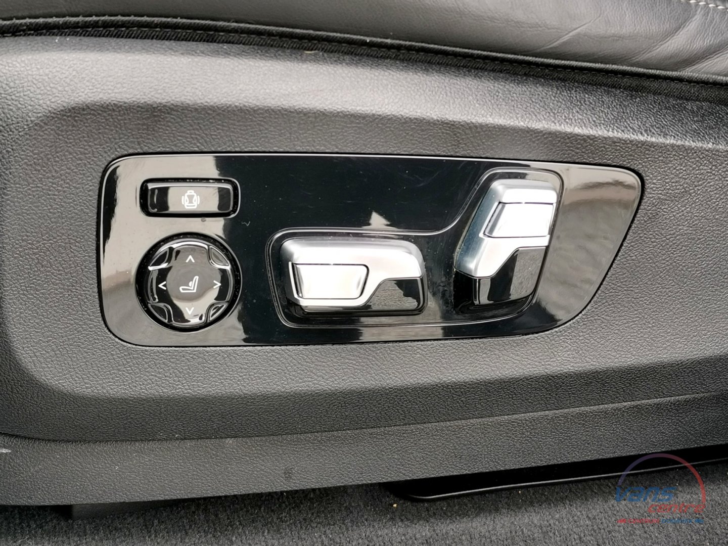 BMW X7 XDRIVE 40D M SPORT/ 7 MÍST/ ČR/1.MAJ.