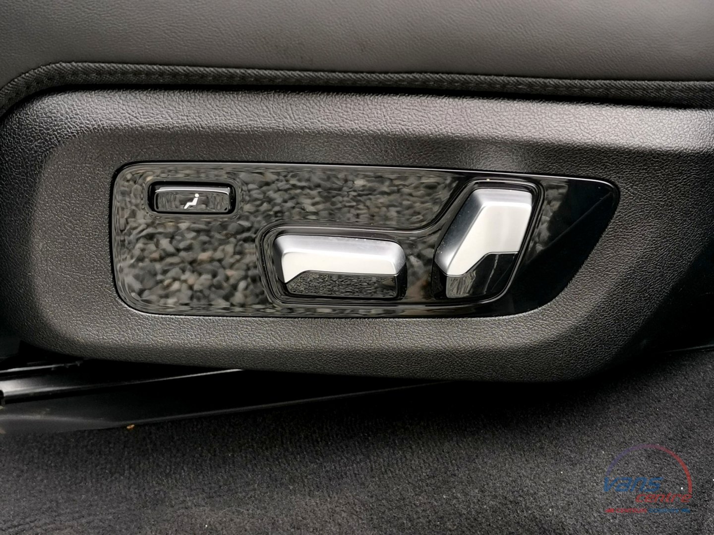 BMW X7 XDRIVE 40D M SPORT/ 7 MÍST/ ČR/1.MAJ.