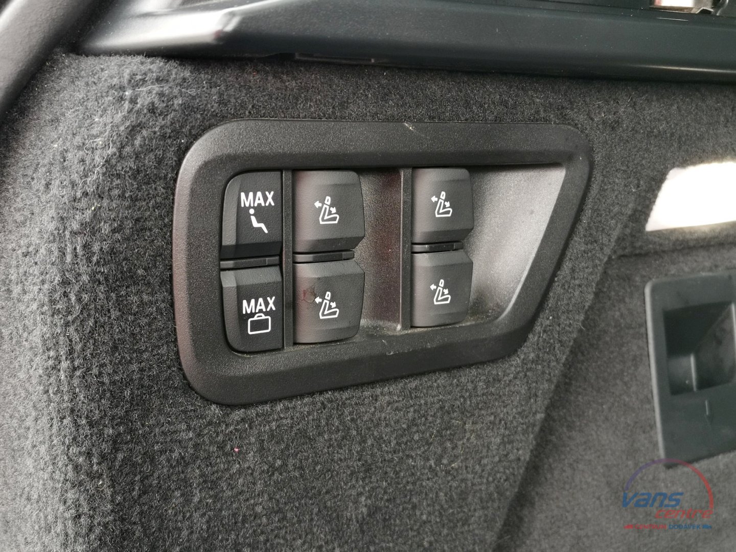 BMW X7 XDRIVE 40D M SPORT/ 7 MÍST/ ČR/1.MAJ.