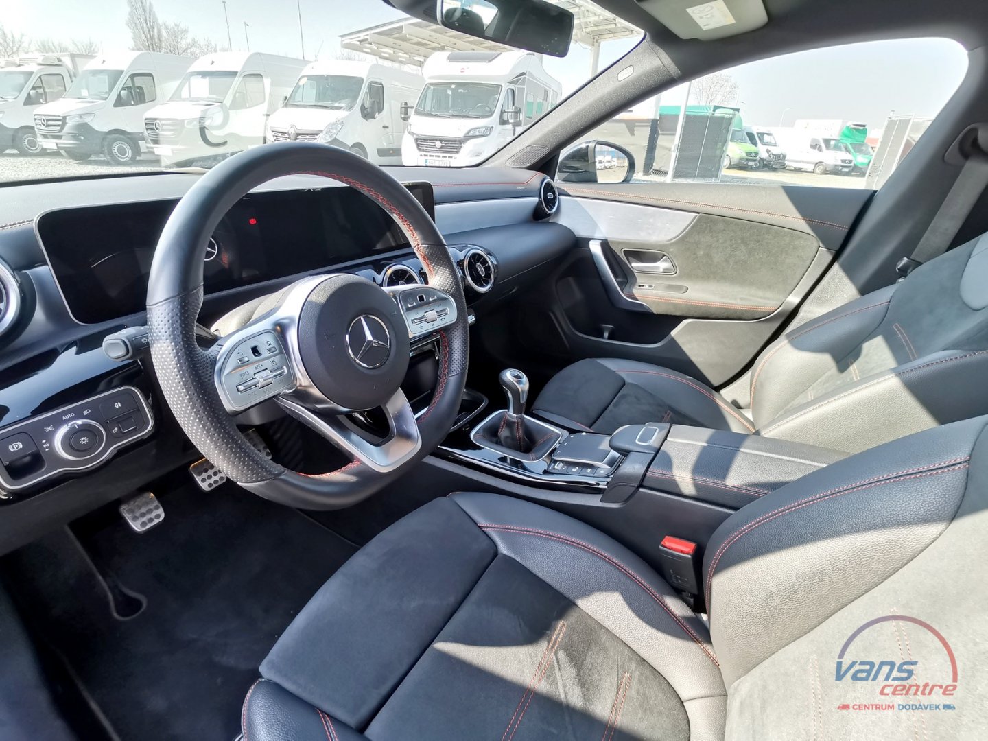 Renault MASTER 165DCI SKŘÍŇ 3,9M/ MĚCHY/ SPANÍ/ ČR/ 1.MAJ.