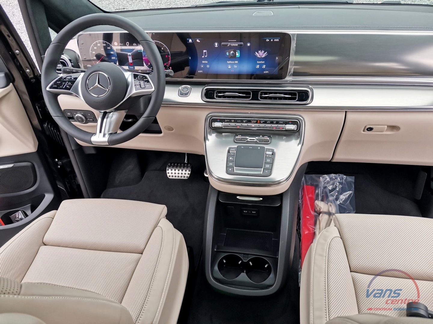 Mercedes-Benz V300 D 4MATIC/ AMG/ EXCLUSIVE/ 7 MÍST/ PANORAMA