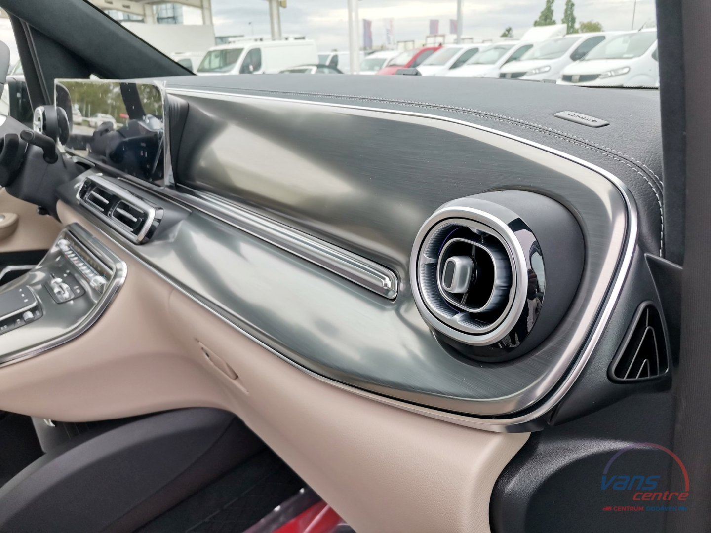 Mercedes-Benz V300 D 4MATIC/ AMG/ EXCLUSIVE/ 7 MÍST/ PANORAMA