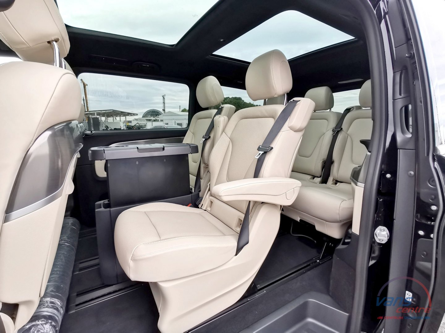 Mercedes-Benz V300 D 4MATIC/ AMG/ EXCLUSIVE/ 7 MÍST/ PANORAMA