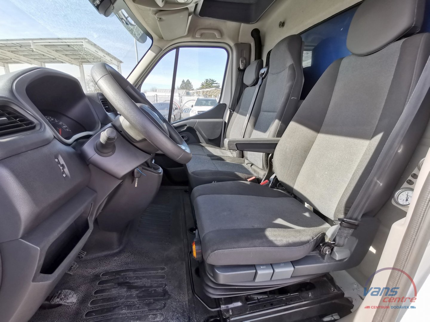 Renault MASTER 165DCI VALNÍK 9 PALET/ MĚCHY/ KLIMA/ ČR