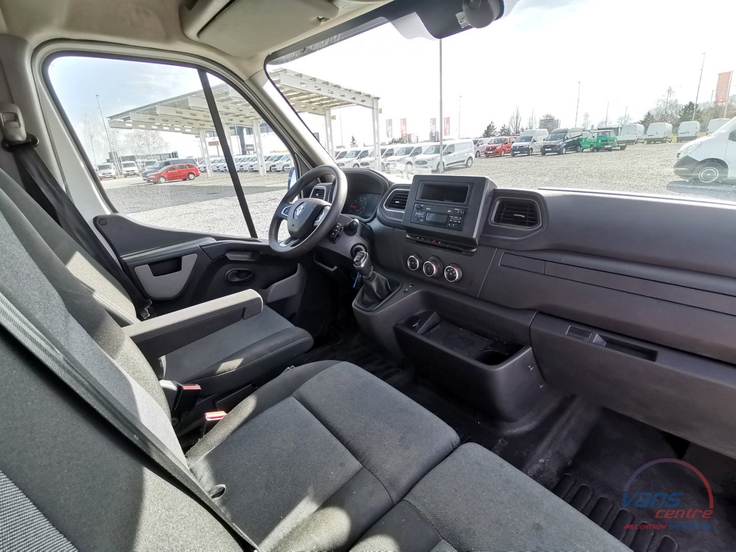 Renault MASTER 165DCI VALNÍK 9 PALET/ MĚCHY/ KLIMA/ ČR