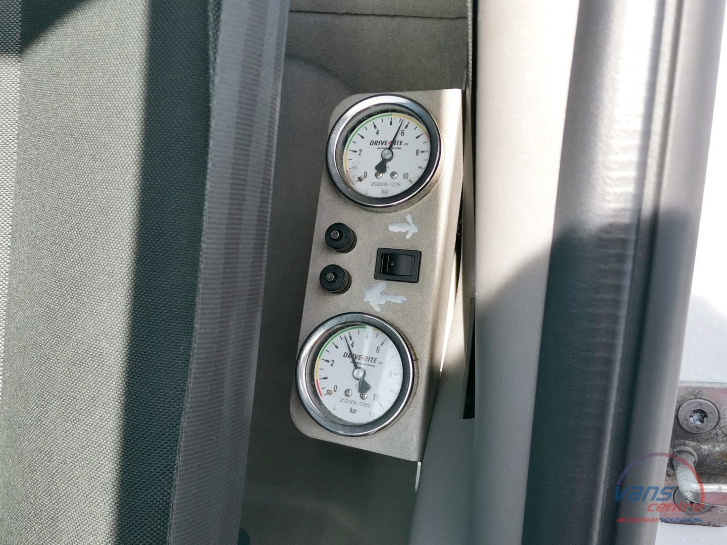 Renault MASTER 165DCI VALNÍK 9 PALET/ MĚCHY/ KLIMA/ ČR
