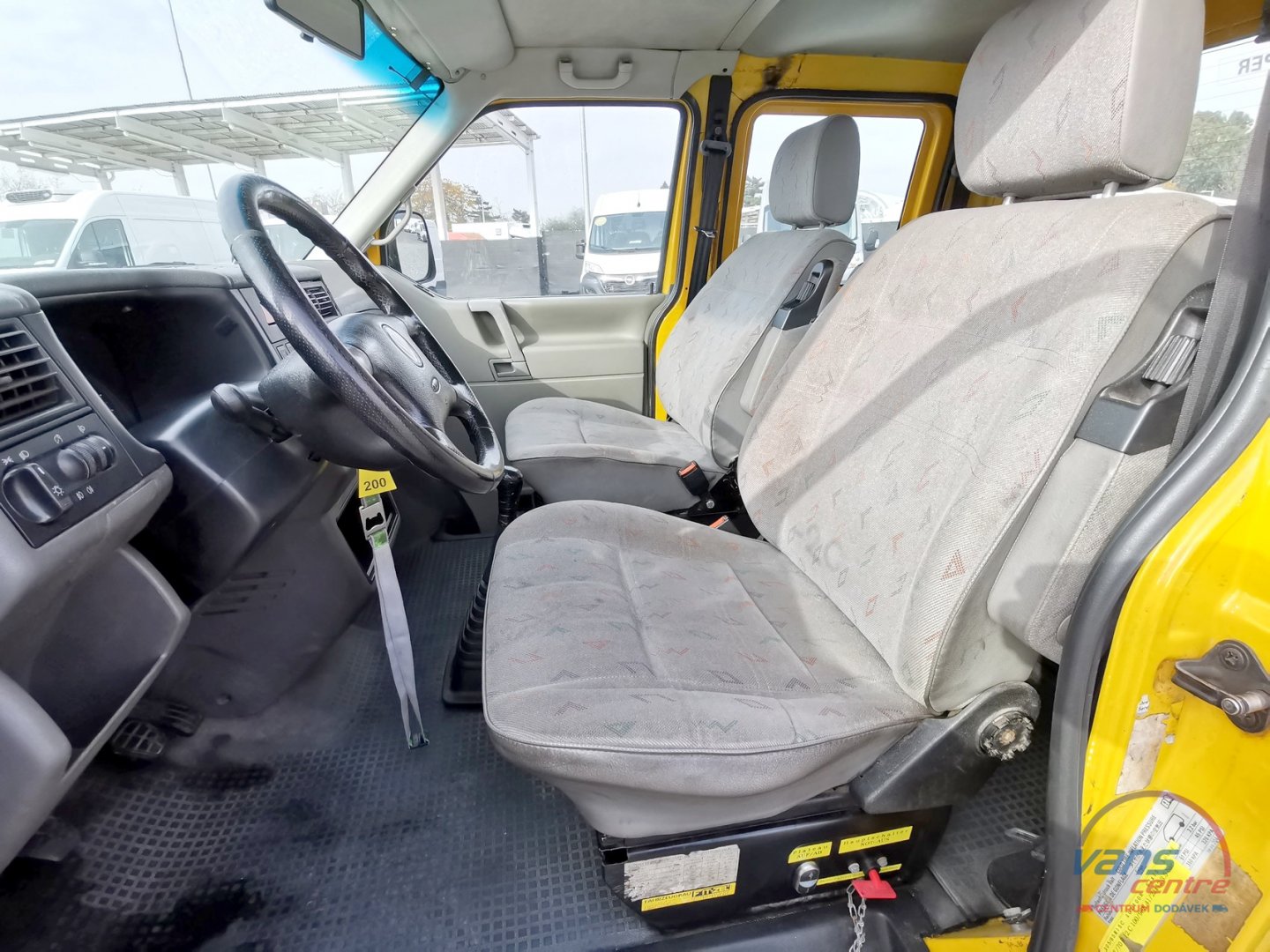 Volkswagen TRANSPORTER 2.5TDI/ ODTAHOVKA/ 5 MÍST/ NAJIVÁK/3,5T