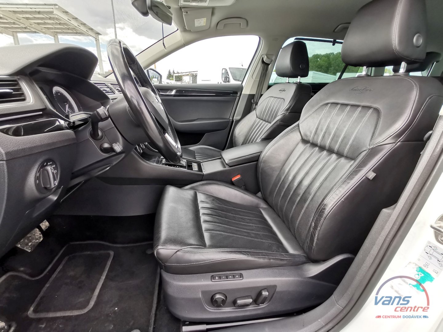Škoda SUPERB 2.0TDI 140KW/ DSG/ 4X4/ L&K/ WEBASTO