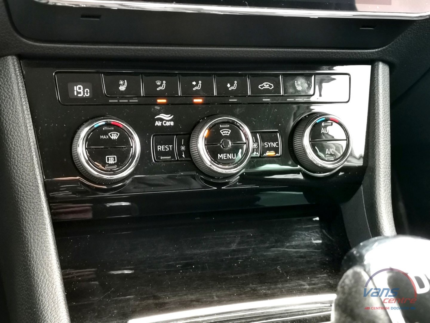 Škoda SUPERB 2.0TDI 140KW/ DSG/ 4X4/ L&K/ WEBASTO