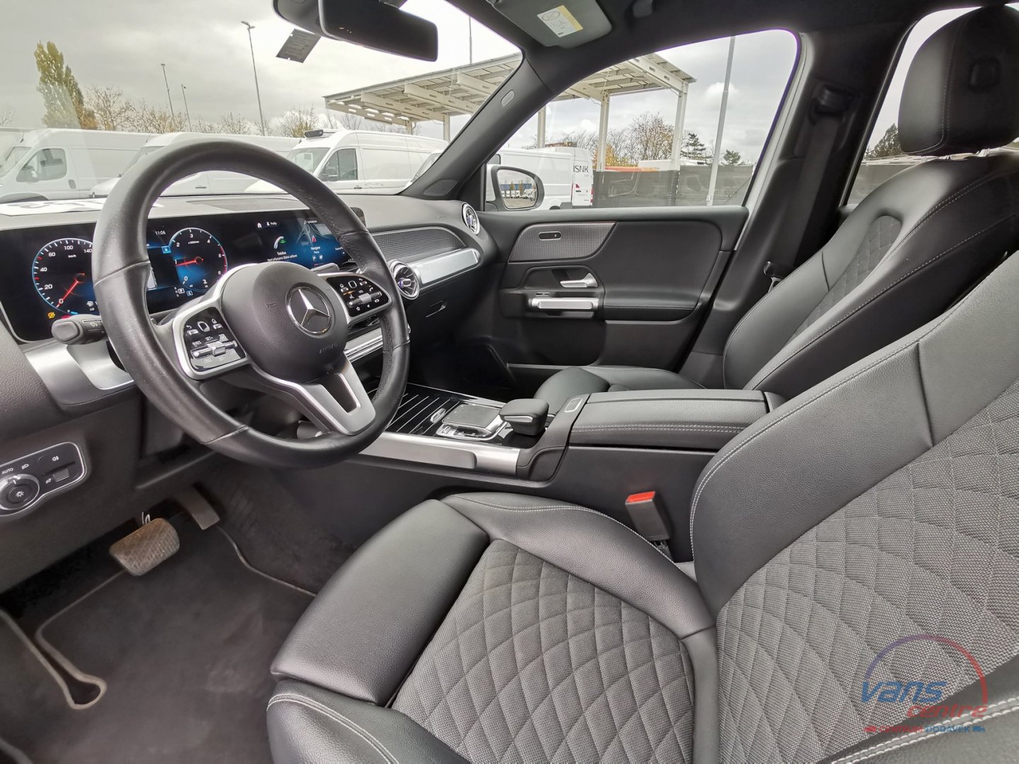 Mercedes-Benz GLB 200D 4MATIC/ LED/ KEYLESS/ ČR/ 1.MAJ.