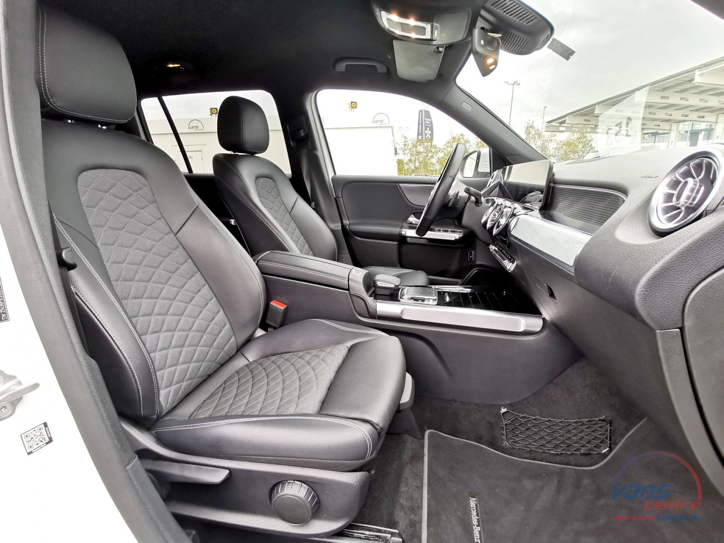 Mercedes-Benz GLB 200D 4MATIC/ LED/ KEYLESS/ ČR/ 1.MAJ.