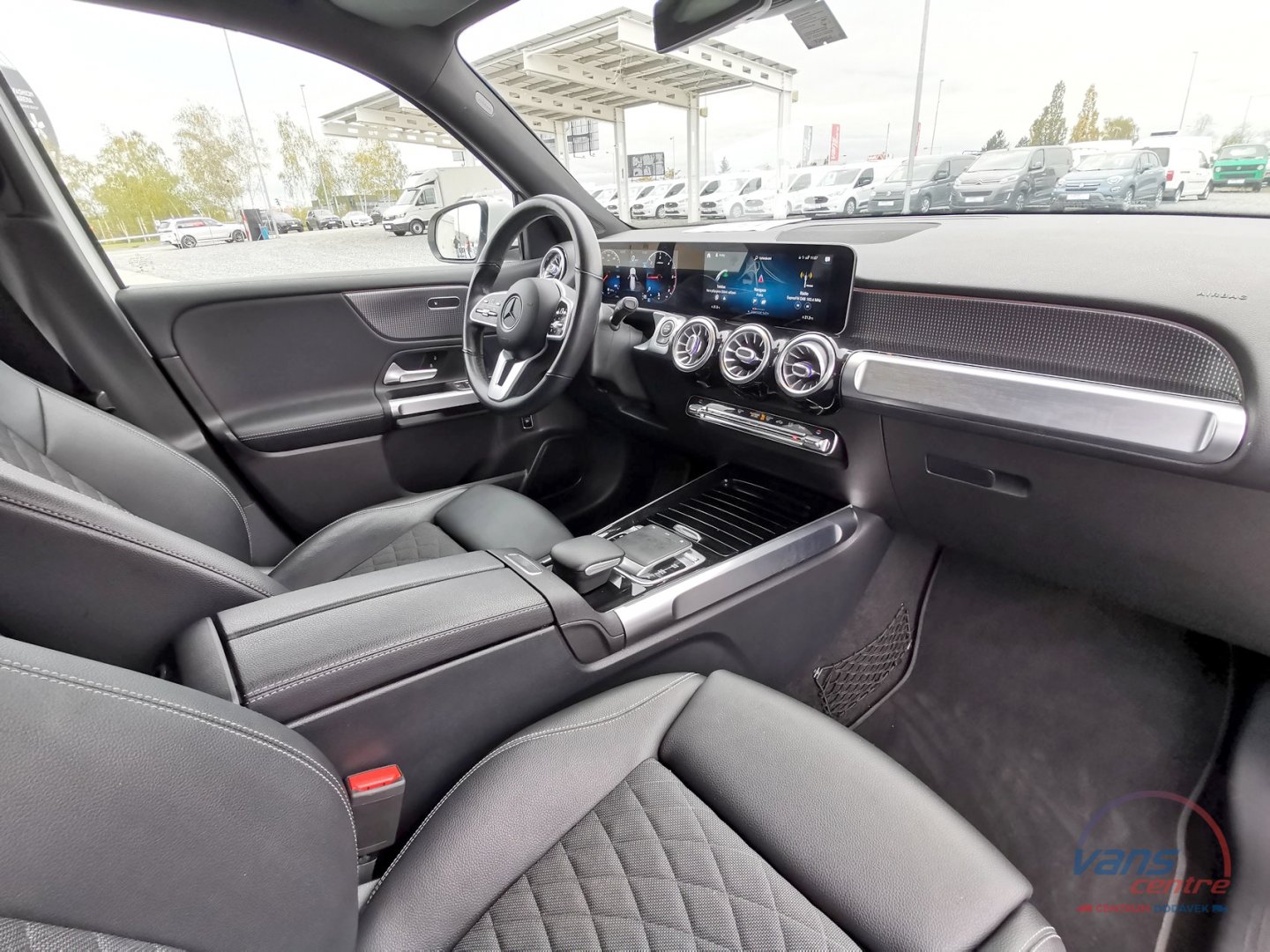 Mercedes-Benz GLB 200D 4MATIC/ LED/ KEYLESS/ ČR/ 1.MAJ.