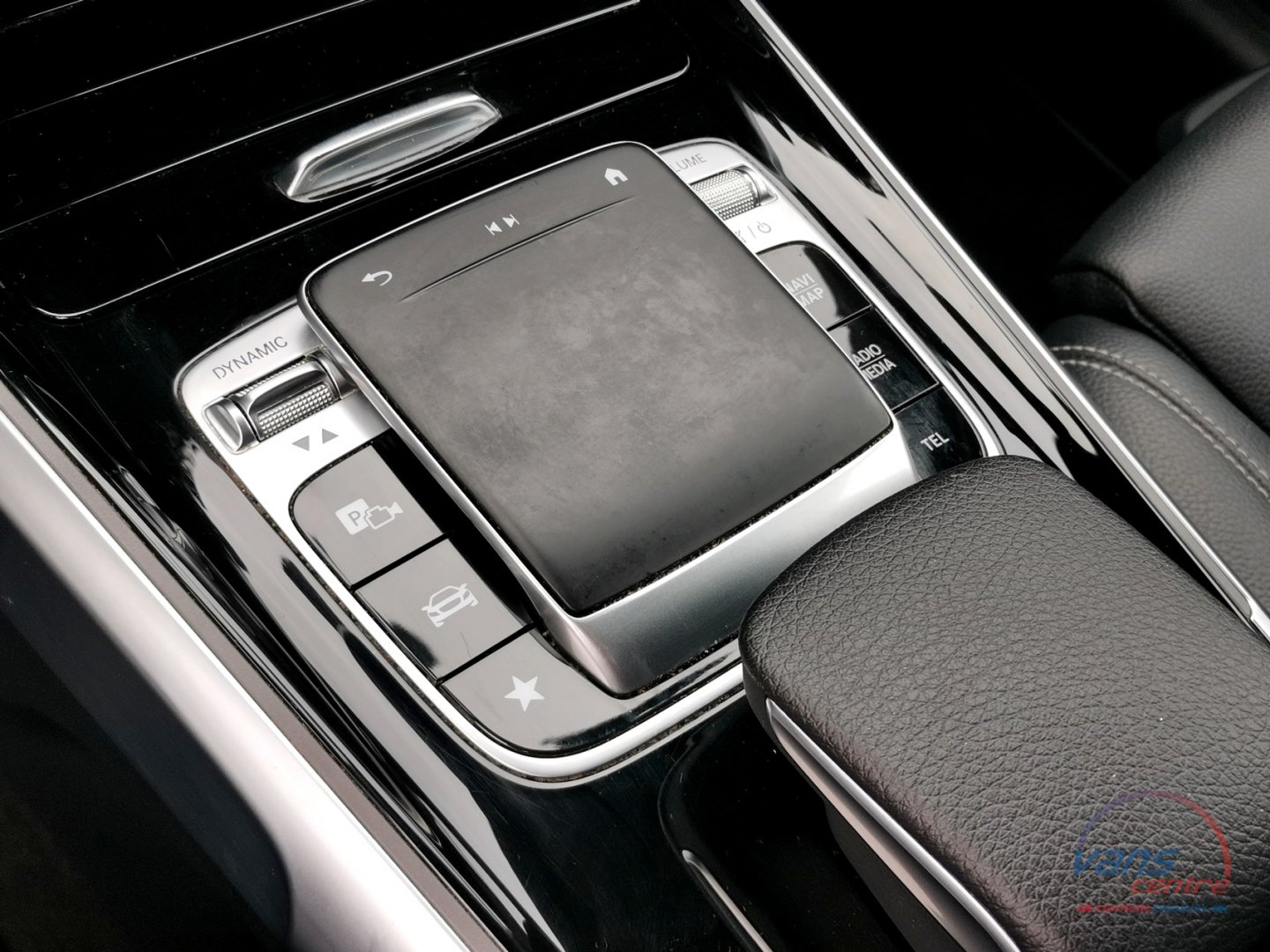Mercedes-Benz GLB 200D 4MATIC/ LED/ KEYLESS/ ČR/ 1.MAJ.