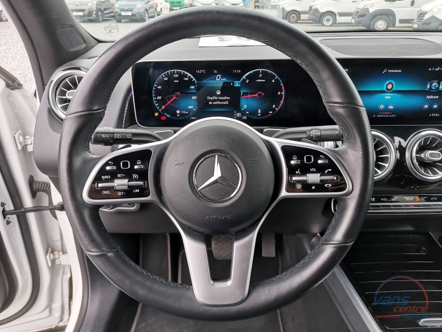 Mercedes-Benz GLB 200D 4MATIC/ LED/ KEYLESS/ ČR/ 1.MAJ.