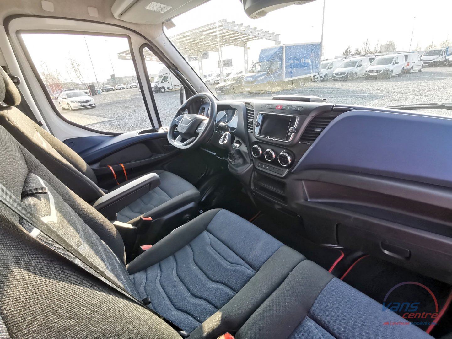 Iveco DAILY 35C21 HI-MATIC/ MAXI XL/ MĚCHY/ TAŽNÉ 3,5T