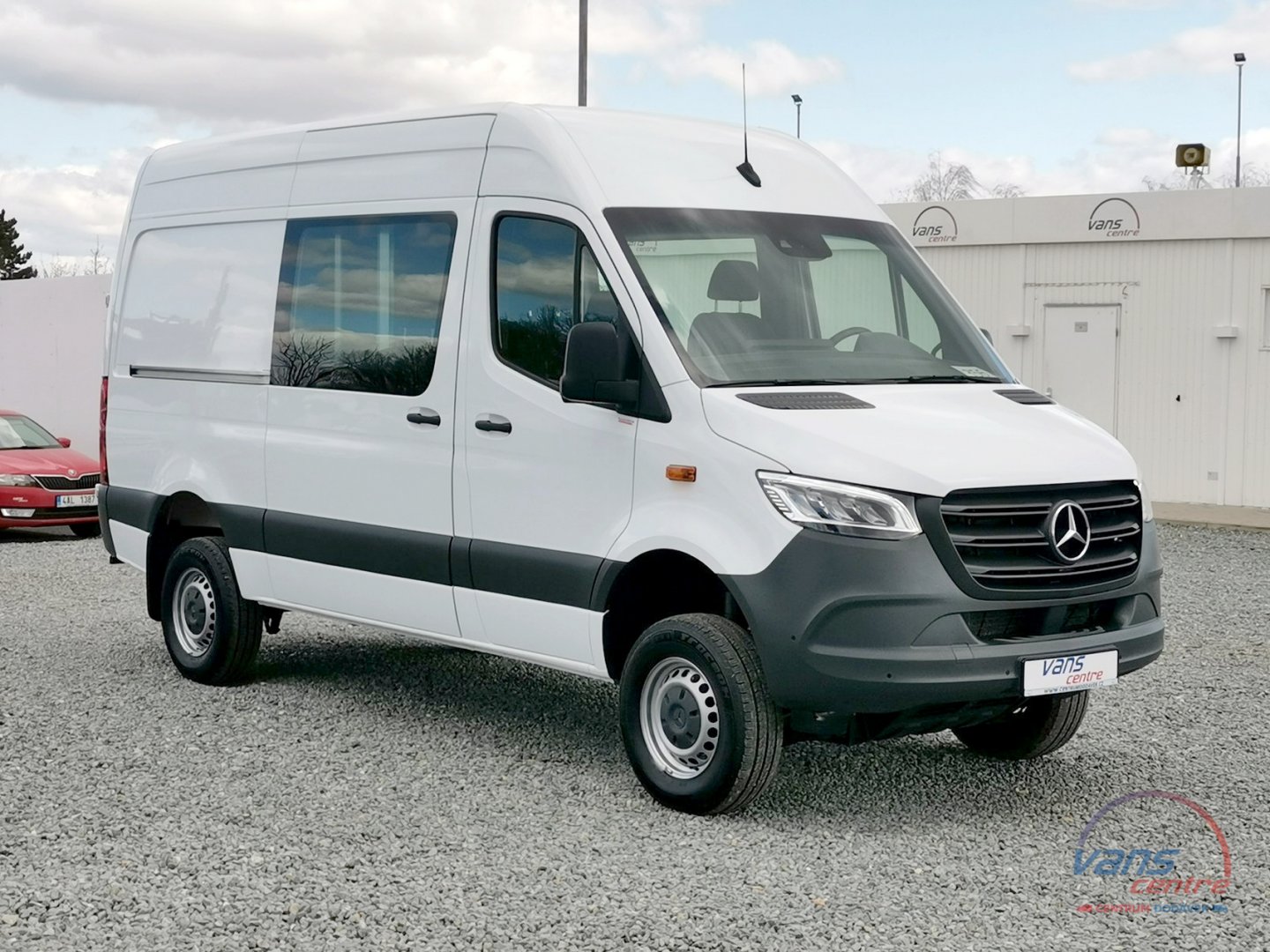 Mercedes-Benz SPRINTER 319/AT 4X4/ 5 MÍST/ NEZ.TOPENÍ/ TAŽNÉ