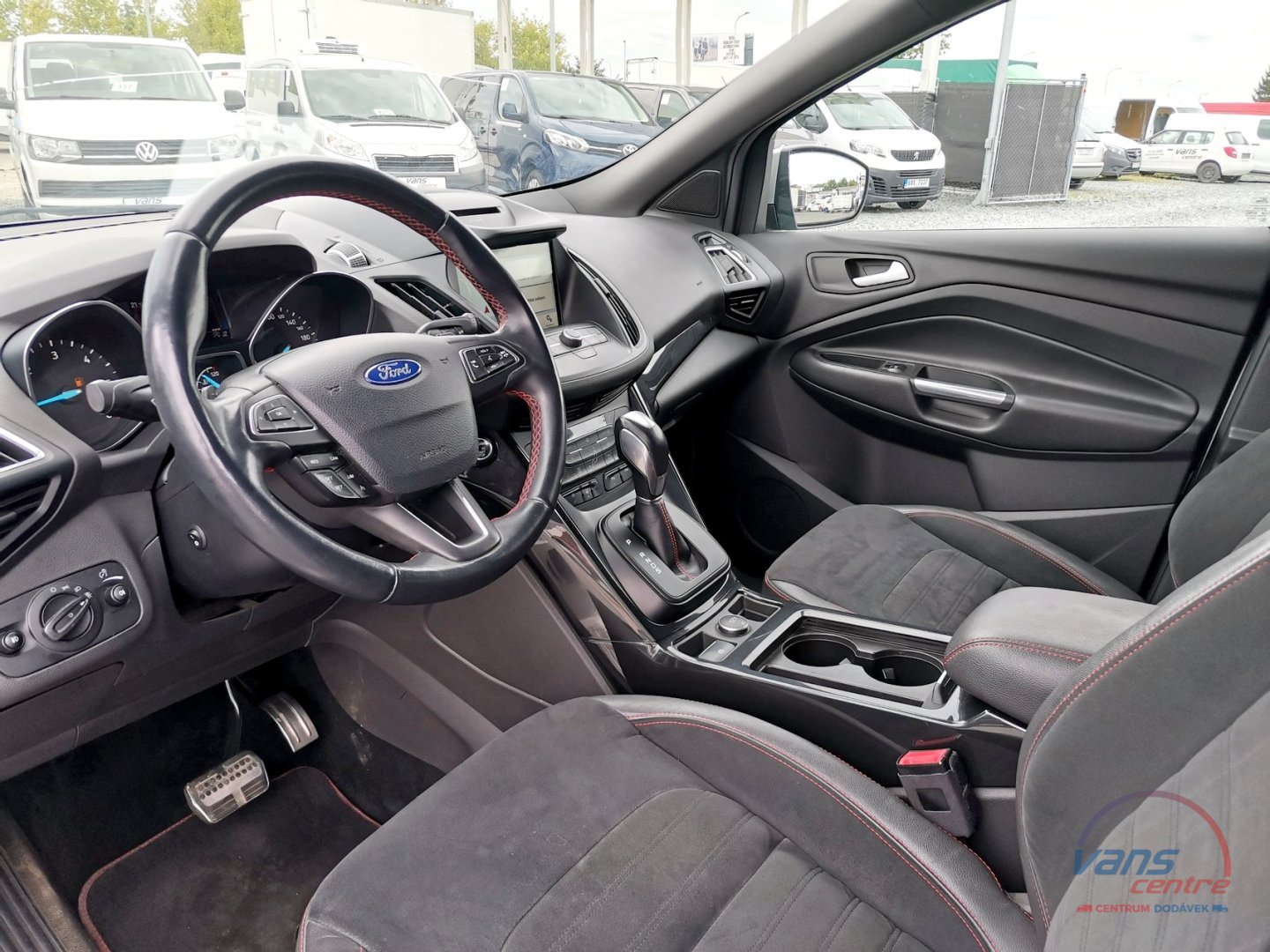 Ford KUGA ST-LINE 2.0TDCI/AT/ 4WD/ KEYFREE/ TAŽNÉ  