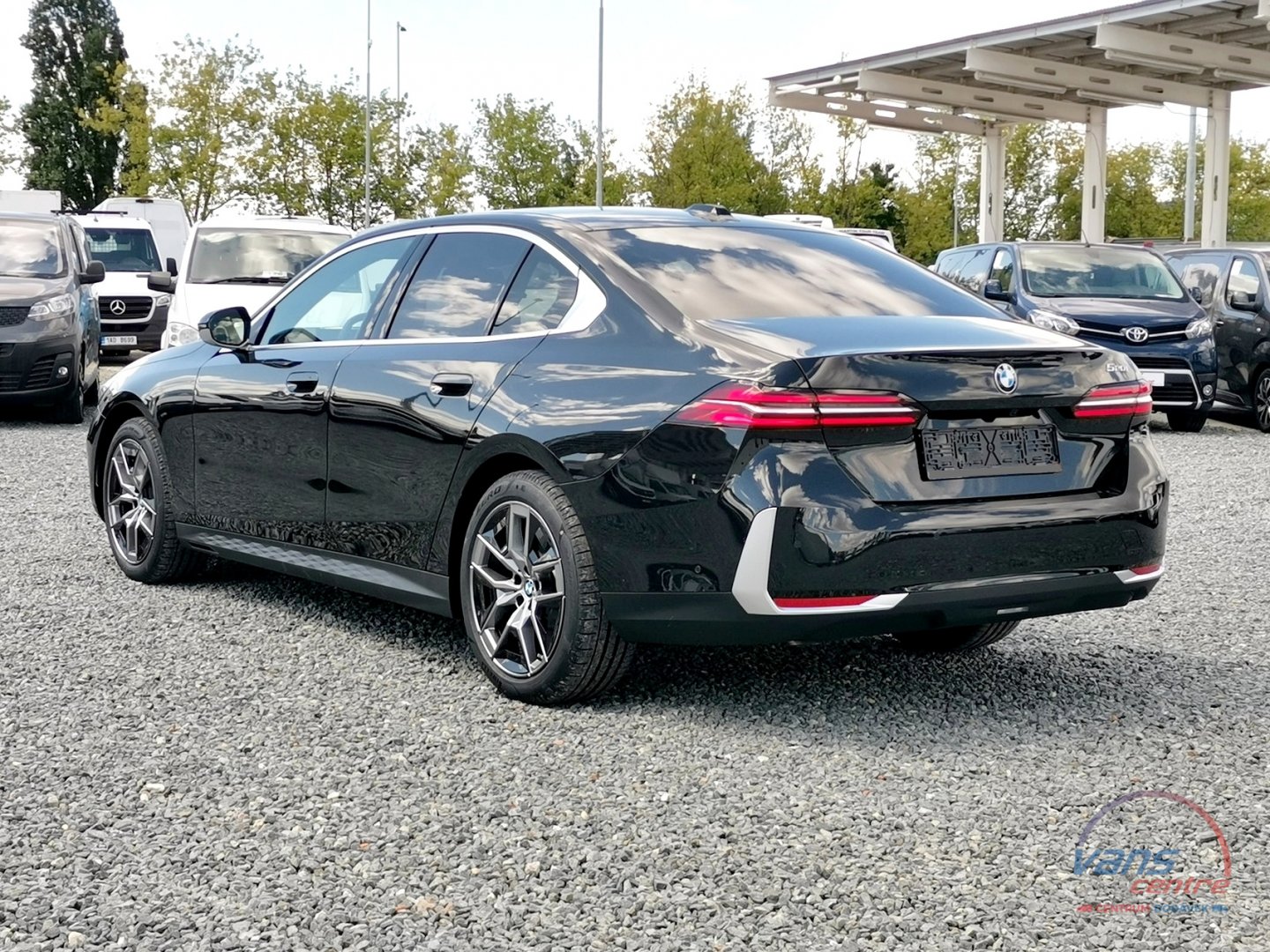 BMW 520I / HARMAN KARDON/BLACK SAPPHIRE/ SKLADEM IHNED!