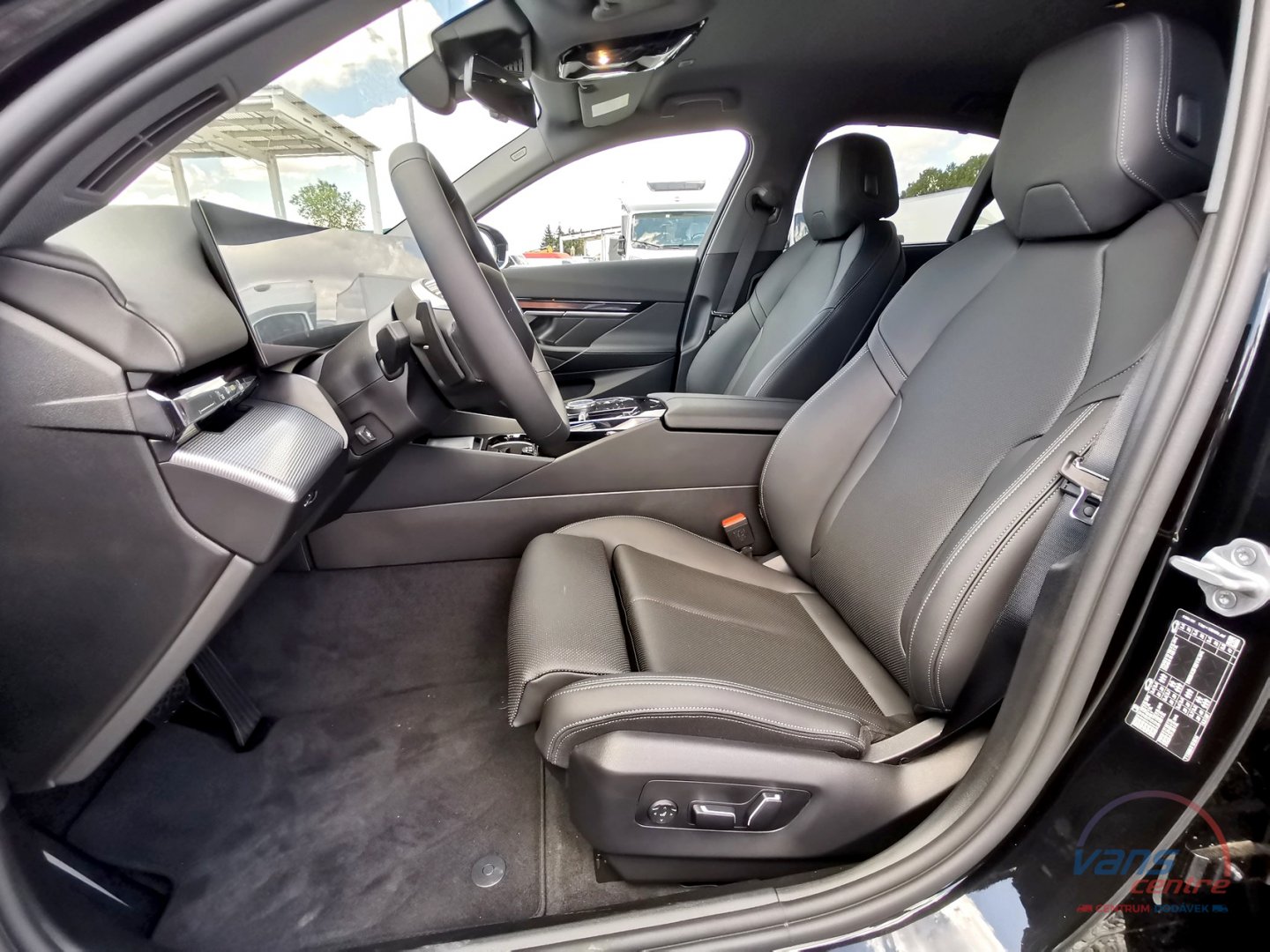 BMW 520I / HARMAN KARDON/BLACK SAPPHIRE/ SKLADEM IHNED!