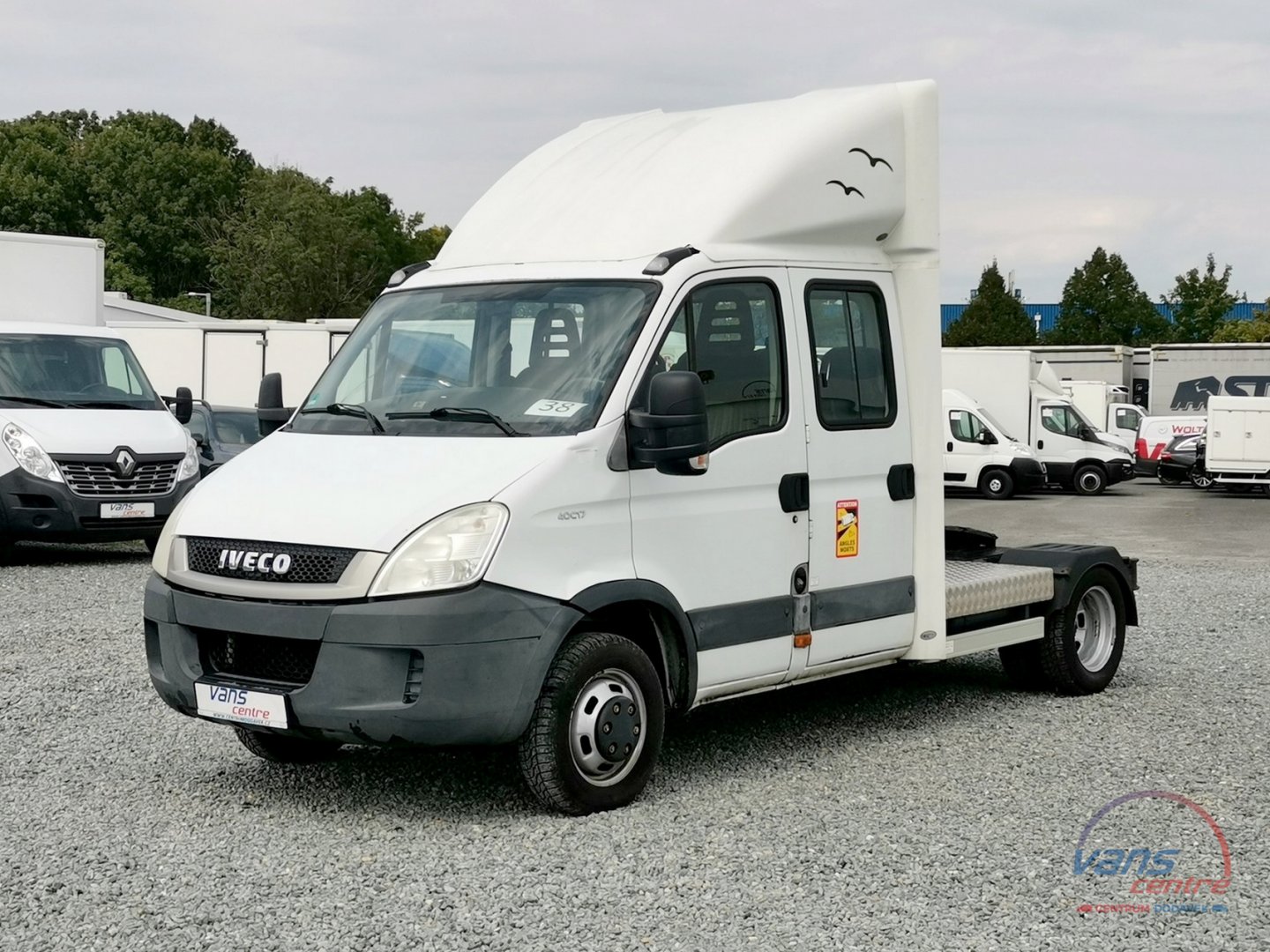 Iveco DAILY 40C17 TAHAČ/ 6 MÍST/ MĚCHY/ WEBASTO/ 3,5T