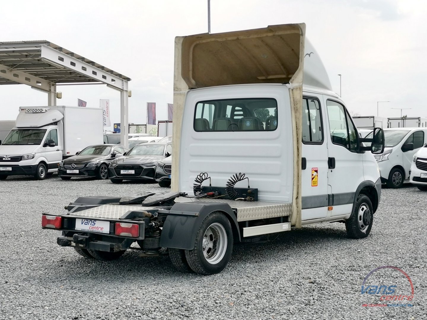 Iveco DAILY 40C17 TAHAČ/ 6 MÍST/ MĚCHY/ WEBASTO/ 3,5T