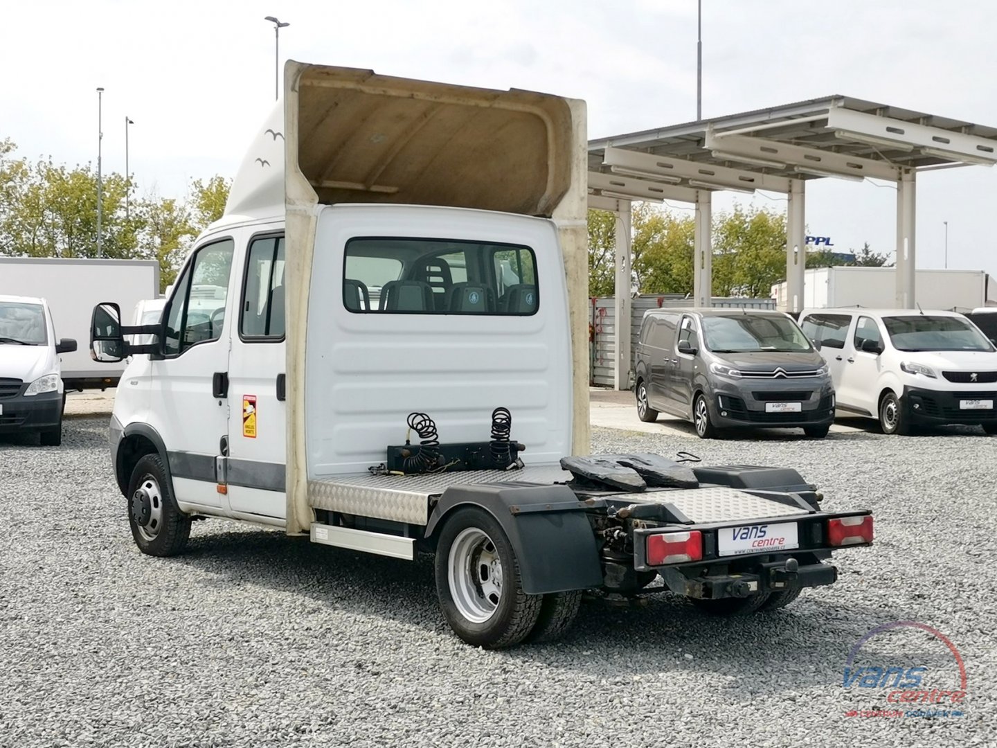 Iveco DAILY 40C17 TAHAČ/ 6 MÍST/ MĚCHY/ WEBASTO/ 3,5T