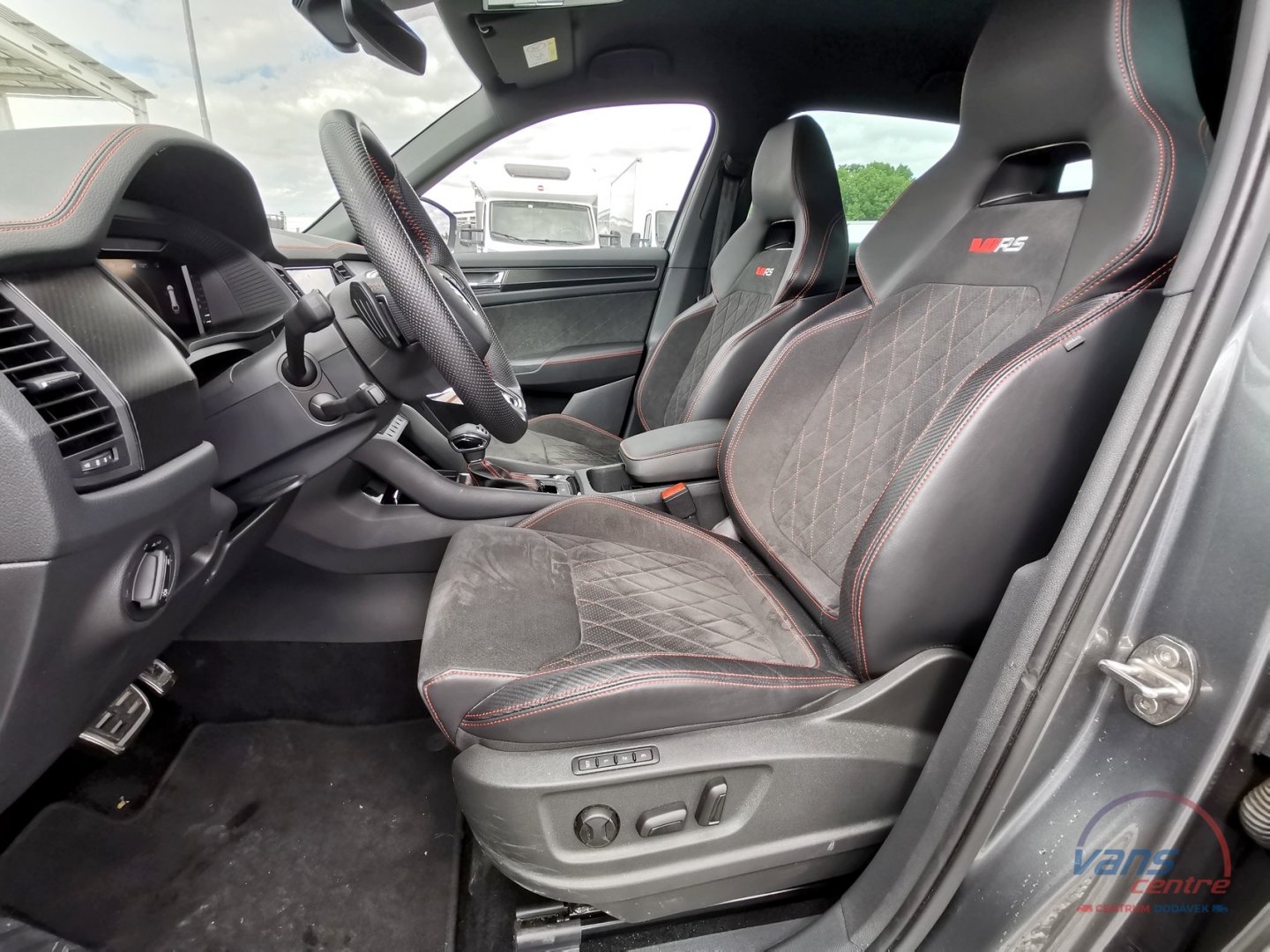 Škoda KODIAQ RS 2.0TSI DSG/ 4X4/ KEYLESS/ TAŽNÉ/ ZÁRUKA