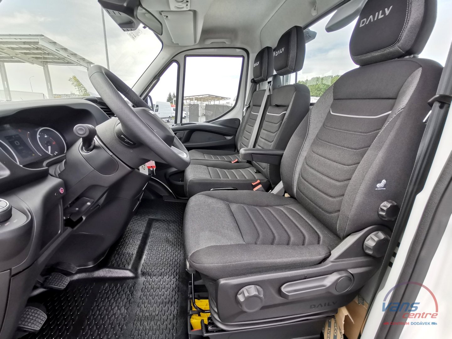 Iveco DAILY 35S18 ODTAHOVKA/ MĚCHY/NAVIJÁK/ 1.MAJ./ZÁRUKA