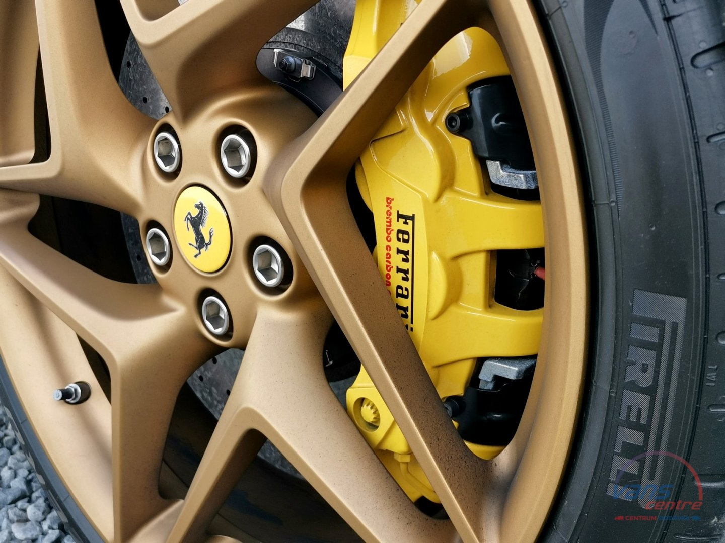 Ferrari F8 SPIDER/ LIFT/ 360 KAMERA/ JBL/ CARBON