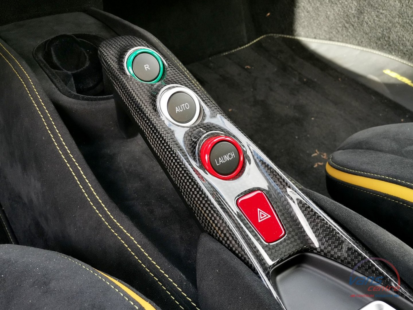 Ferrari F8 SPIDER/ LIFT/ 360 KAMERA/ JBL/ CARBON