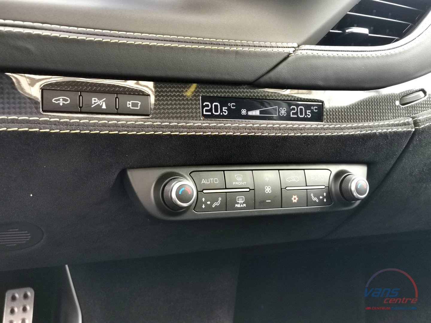 Ferrari F8 SPIDER/ LIFT/ 360 KAMERA/ JBL/ CARBON