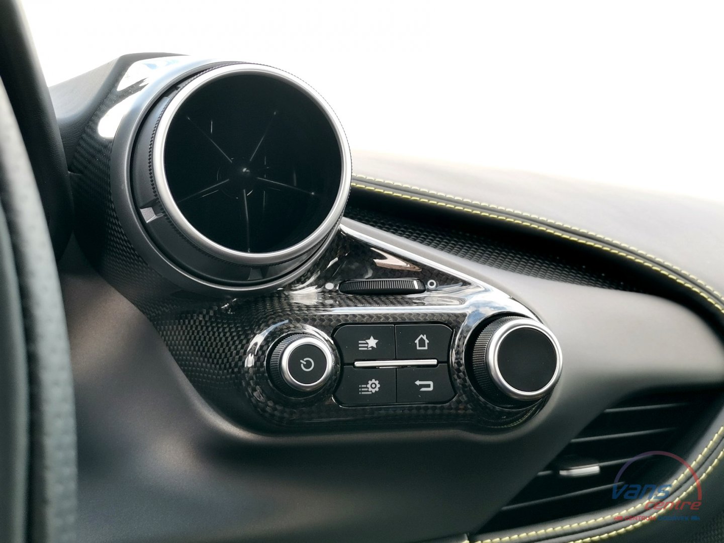 Ferrari F8 SPIDER/ LIFT/ 360 KAMERA/ JBL/ CARBON