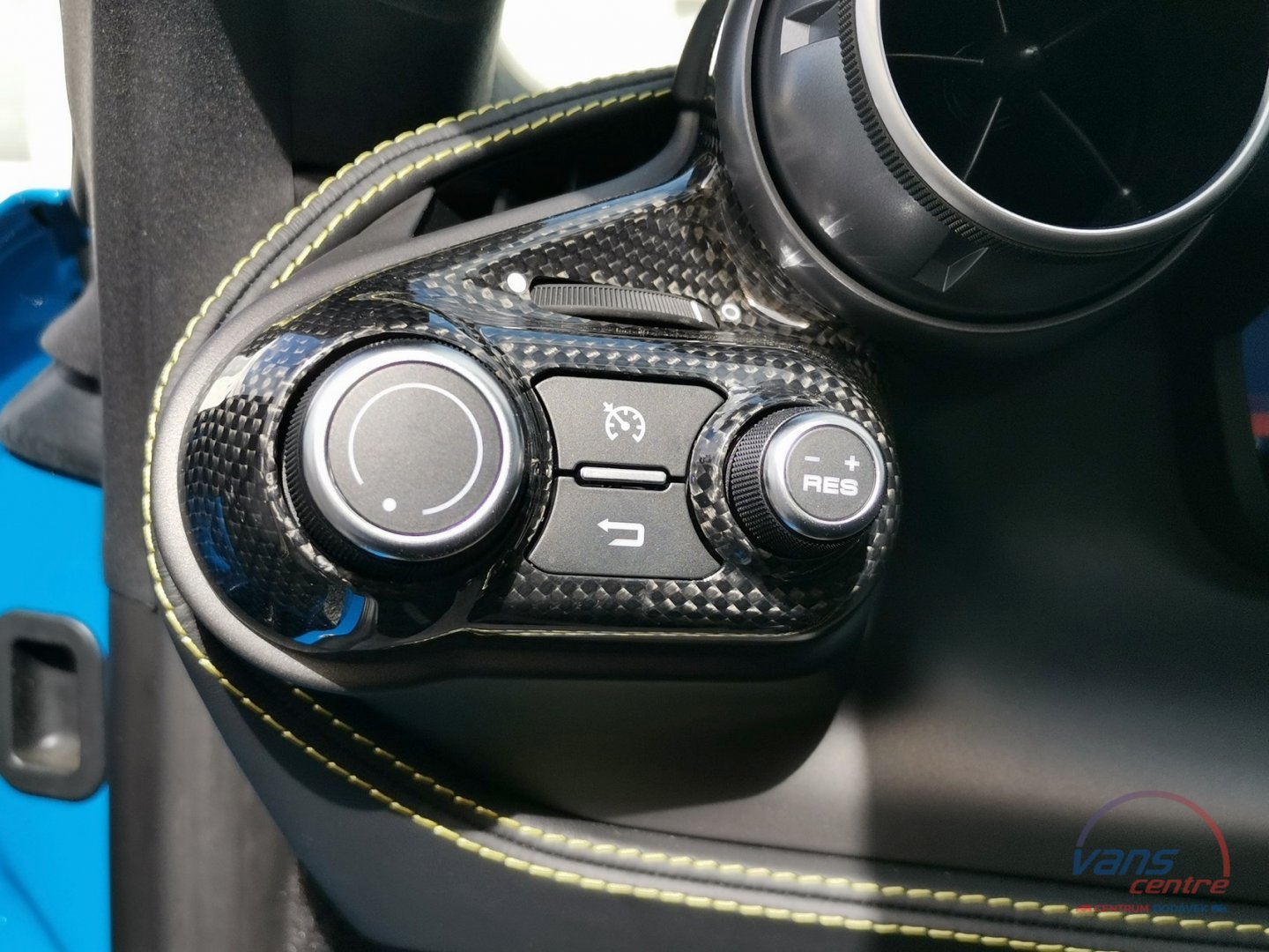 Ferrari F8 SPIDER/ LIFT/ 360 KAMERA/ JBL/ CARBON