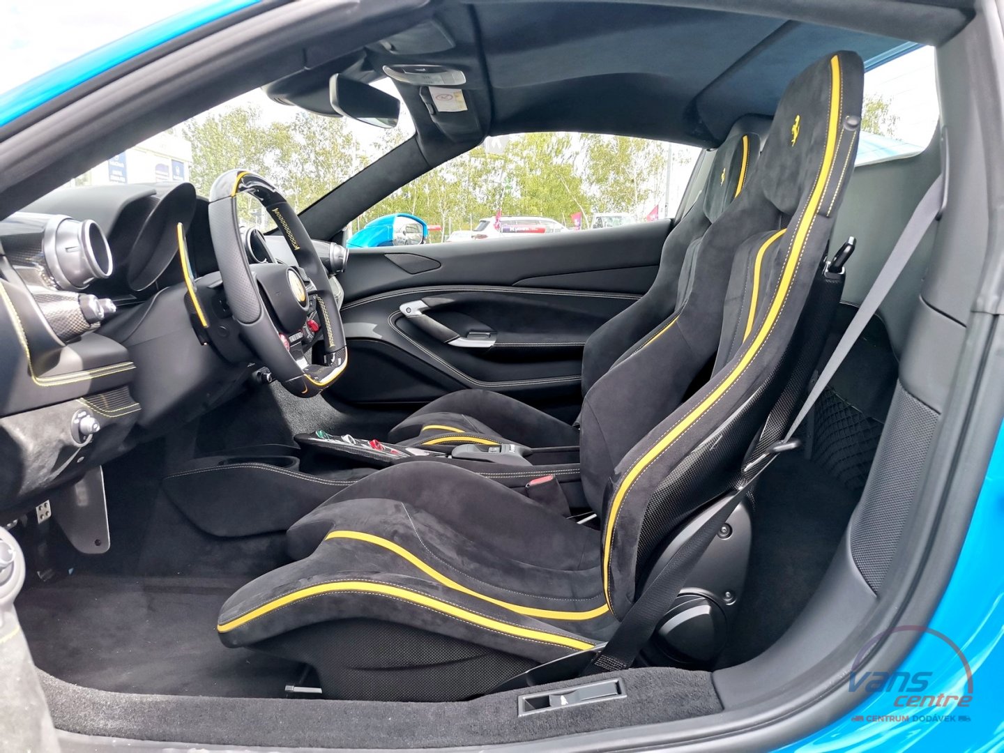 Ferrari F8 SPIDER/ LIFT/ 360 KAMERA/ JBL/ CARBON