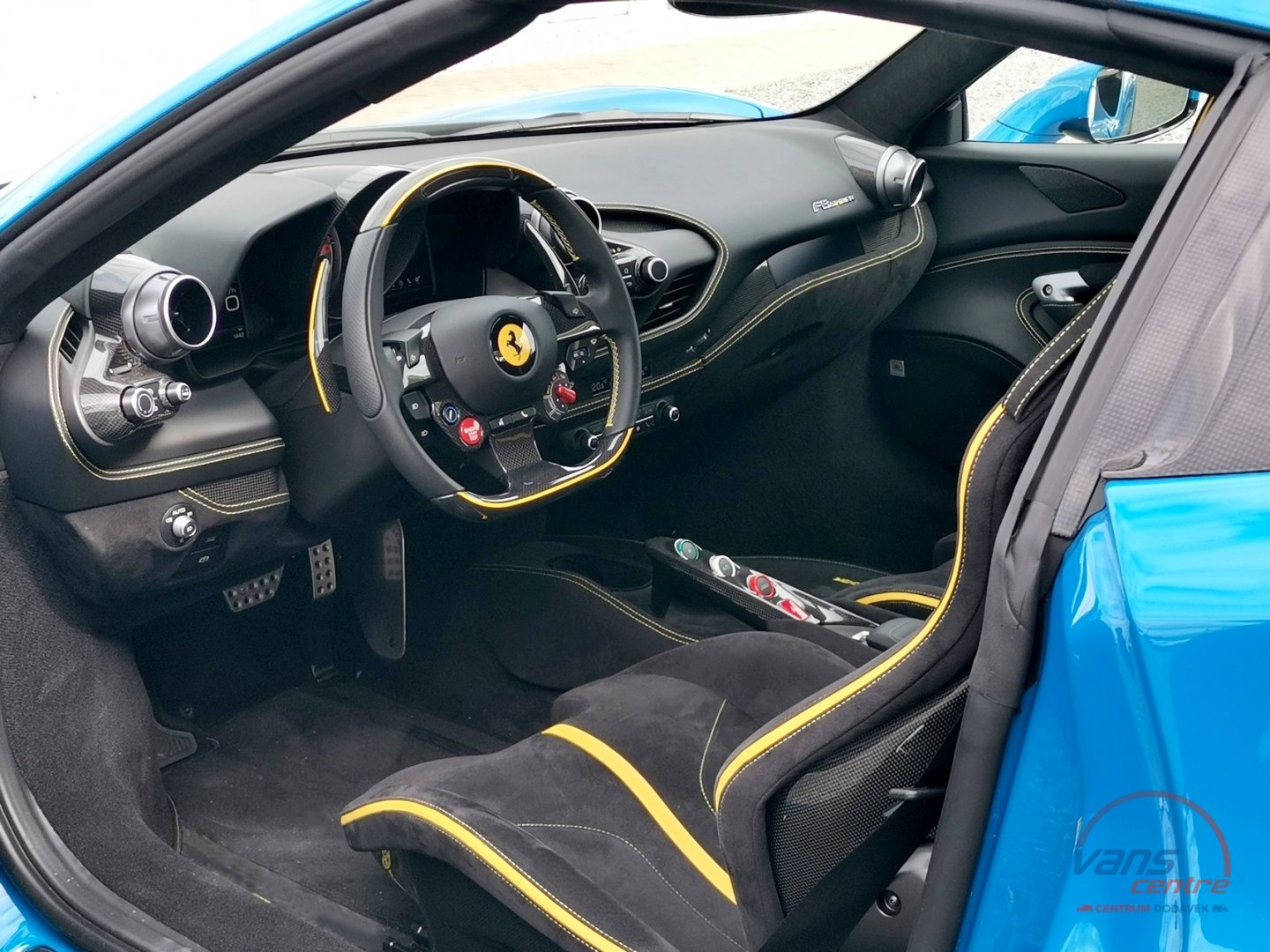 Ferrari F8 SPIDER/ LIFT/ 360 KAMERA/ JBL/ CARBON