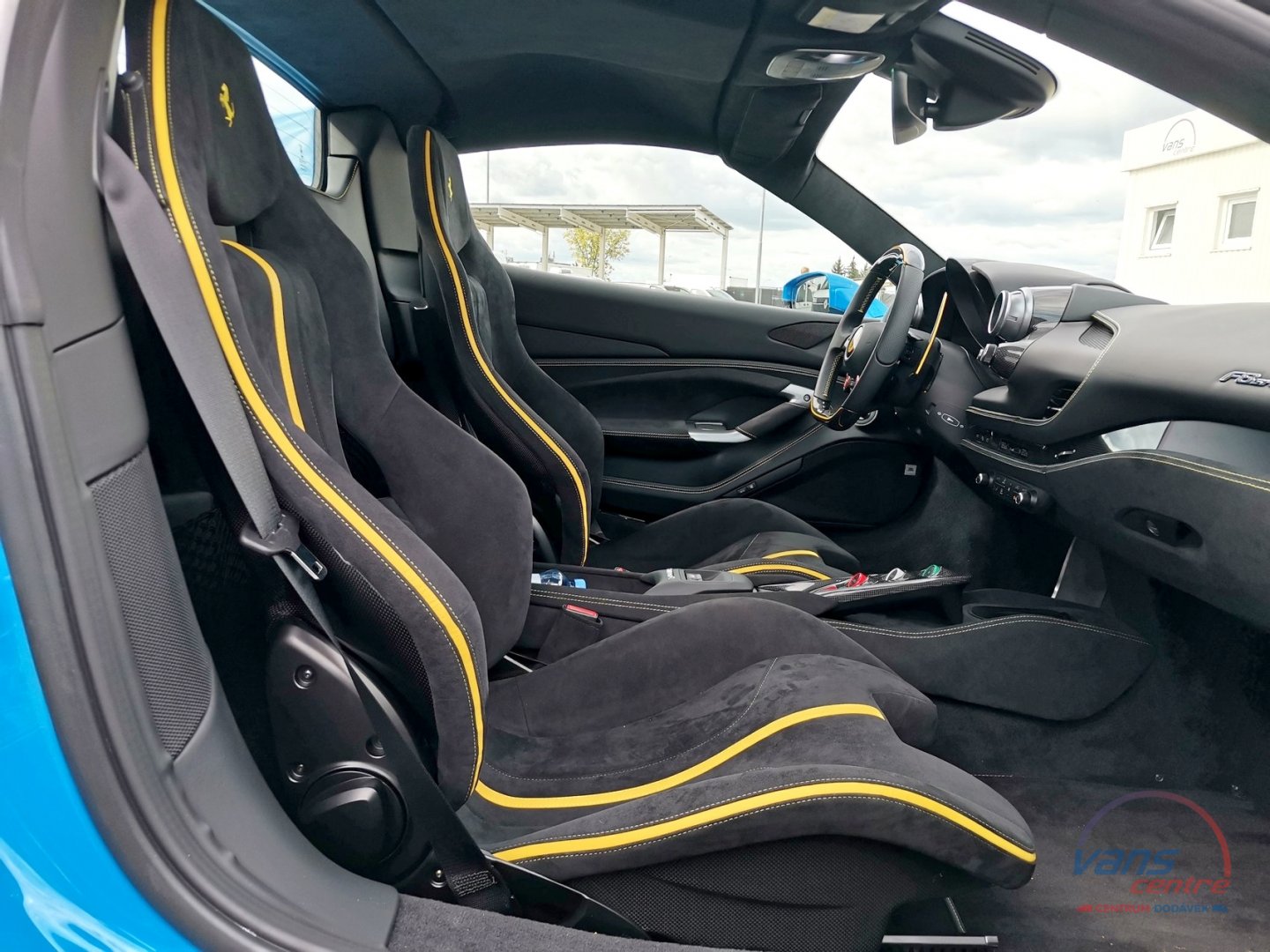 Ferrari F8 SPIDER/ LIFT/ 360 KAMERA/ JBL/ CARBON