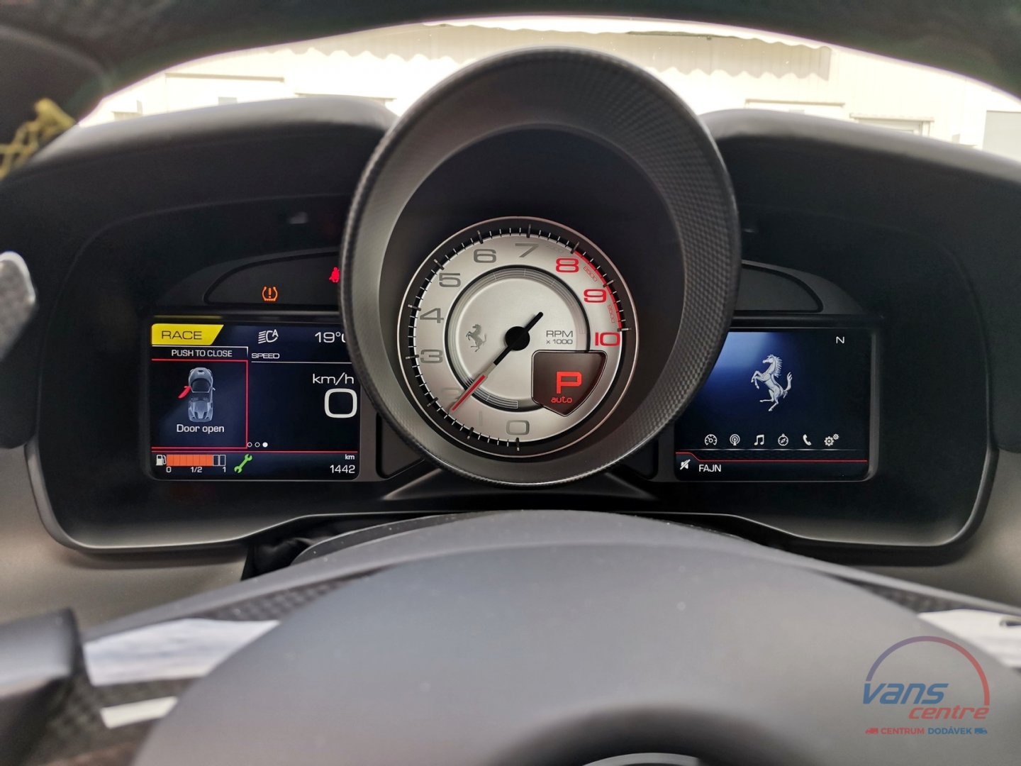 Ferrari F8 SPIDER/ LIFT/ 360 KAMERA/ JBL/ CARBON