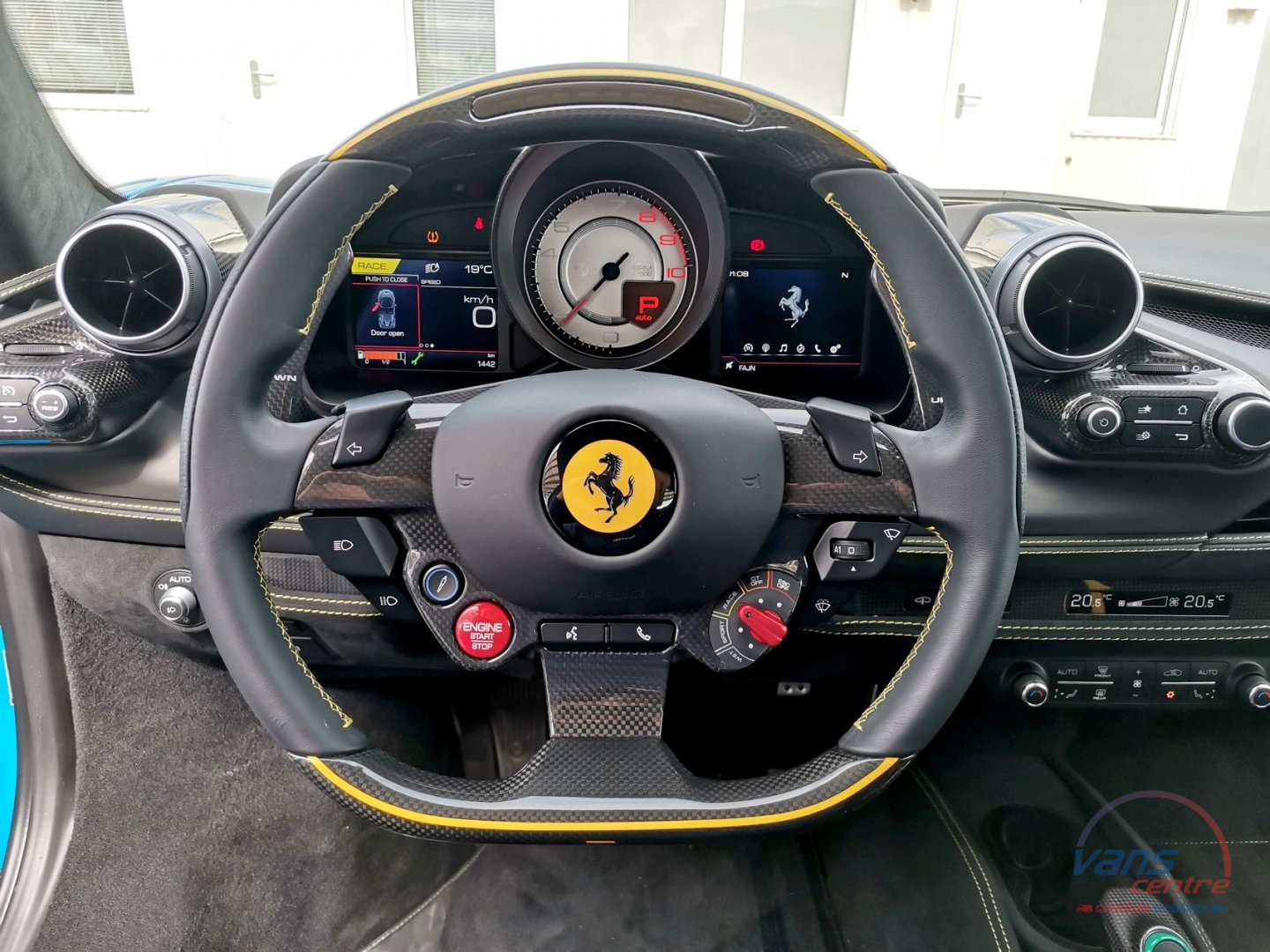 Ferrari F8 SPIDER/ LIFT/ 360 KAMERA/ JBL/ CARBON