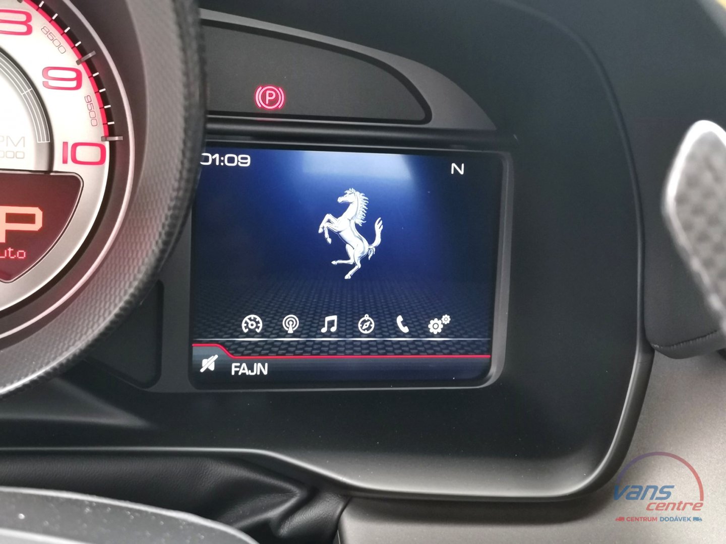Ferrari F8 SPIDER/ LIFT/ 360 KAMERA/ JBL/ CARBON