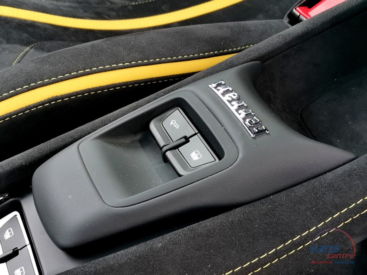 Ferrari F8 SPIDER/ LIFT/ 360 KAMERA/ JBL/ CARBON