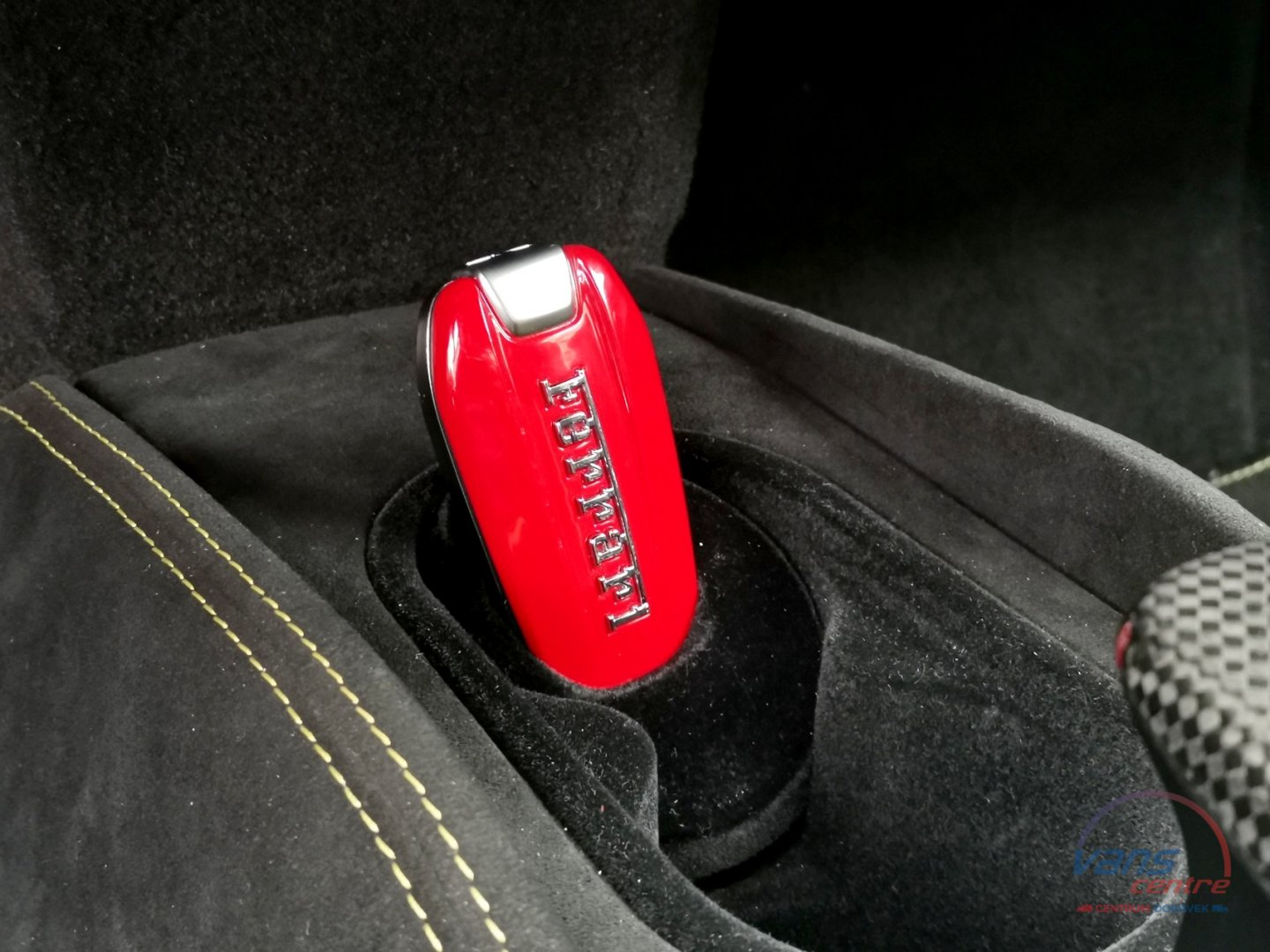 Ferrari F8 SPIDER/ LIFT/ 360 KAMERA/ JBL/ CARBON