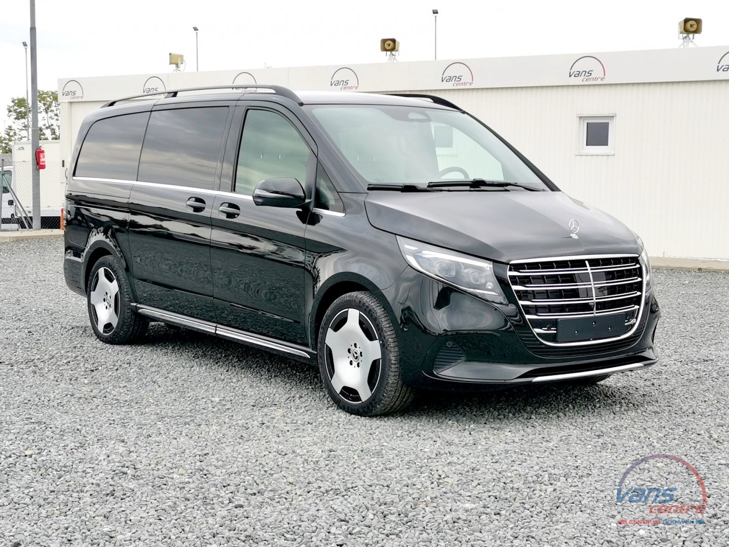 Mercedes-Benz V300 D 4MATIC/ AMG/ EXCLUSIVE/ 7 MÍST/ PANORAMA