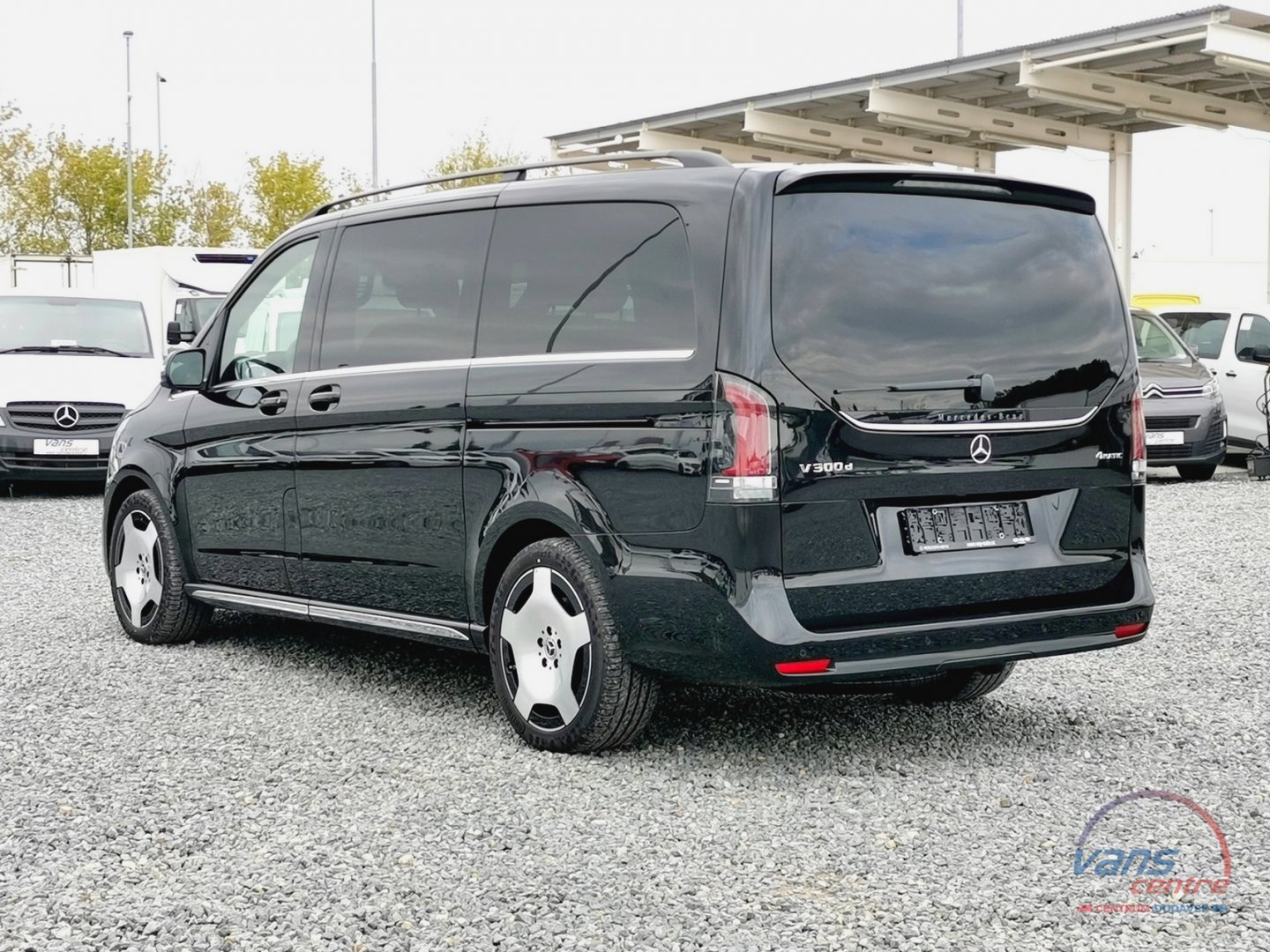 Mercedes-Benz V300 D 4MATIC/ AMG/ EXCLUSIVE/ 7 MÍST/ PANORAMA
