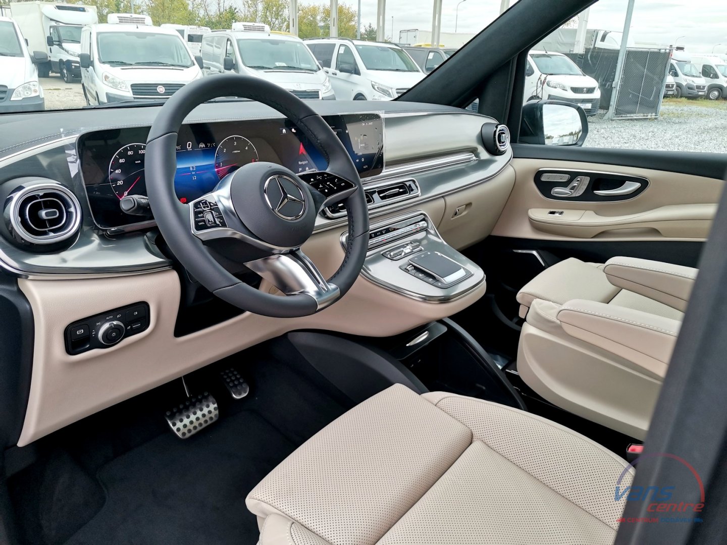 Mercedes-Benz V300 D 4MATIC/ AMG/ EXCLUSIVE/ 7 MÍST/ PANORAMA
