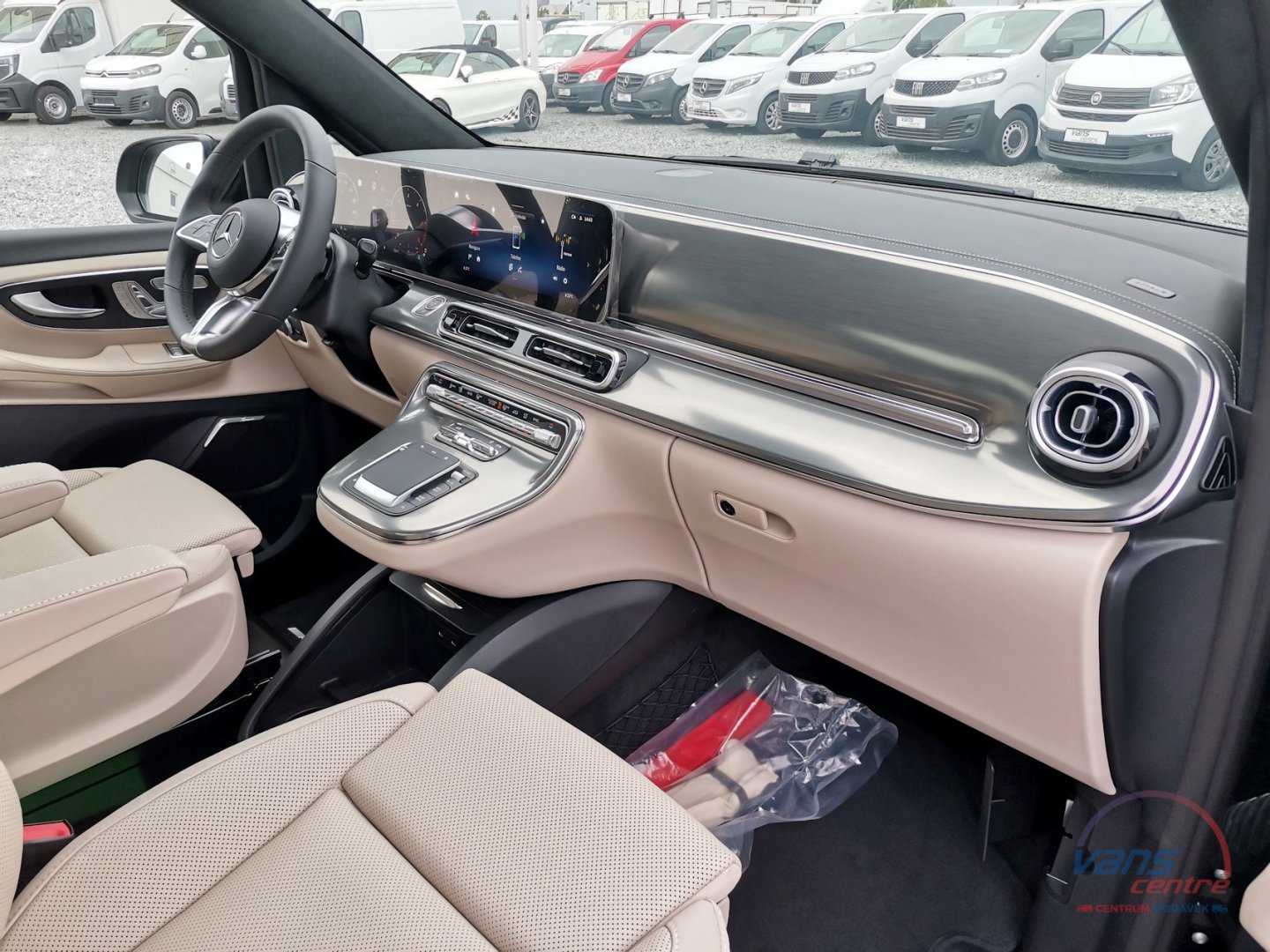 Mercedes-Benz V300 D 4MATIC/ AMG/ EXCLUSIVE/ 7 MÍST/ PANORAMA