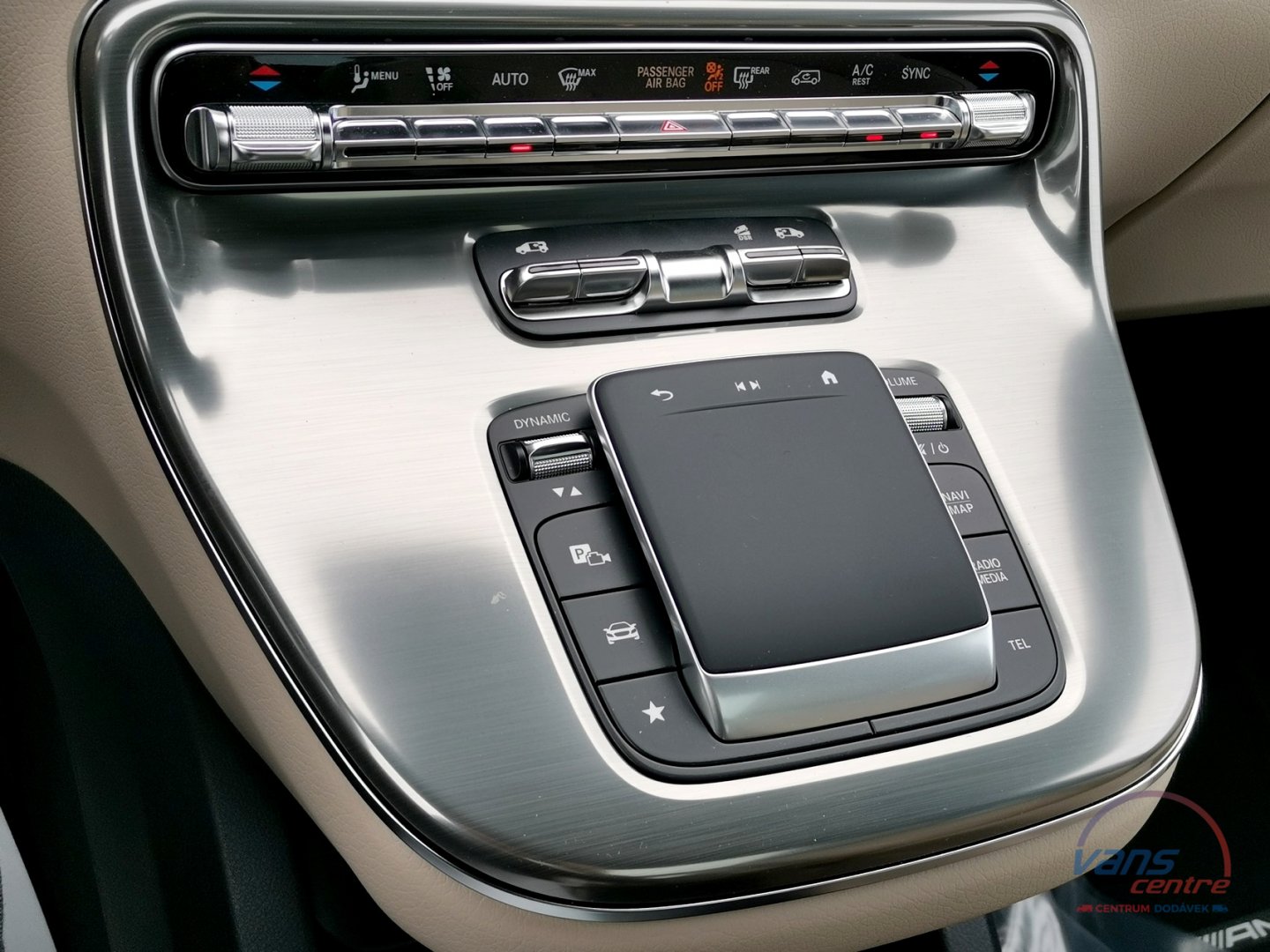 Mercedes-Benz V300 D 4MATIC/ AMG/ EXCLUSIVE/ 7 MÍST/ PANORAMA