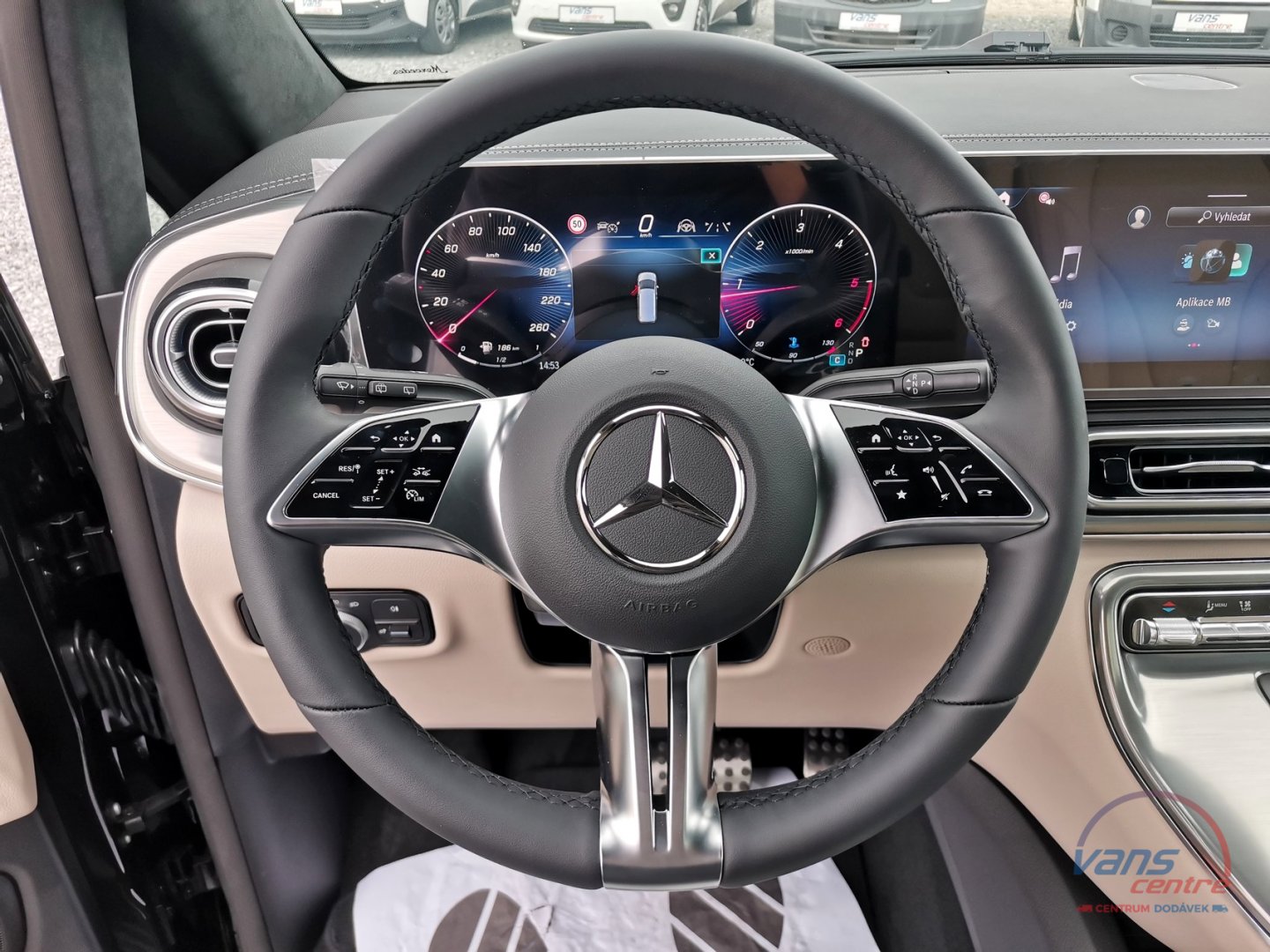 Mercedes-Benz V300 D 4MATIC/ AMG/ EXCLUSIVE/ 7 MÍST/ PANORAMA